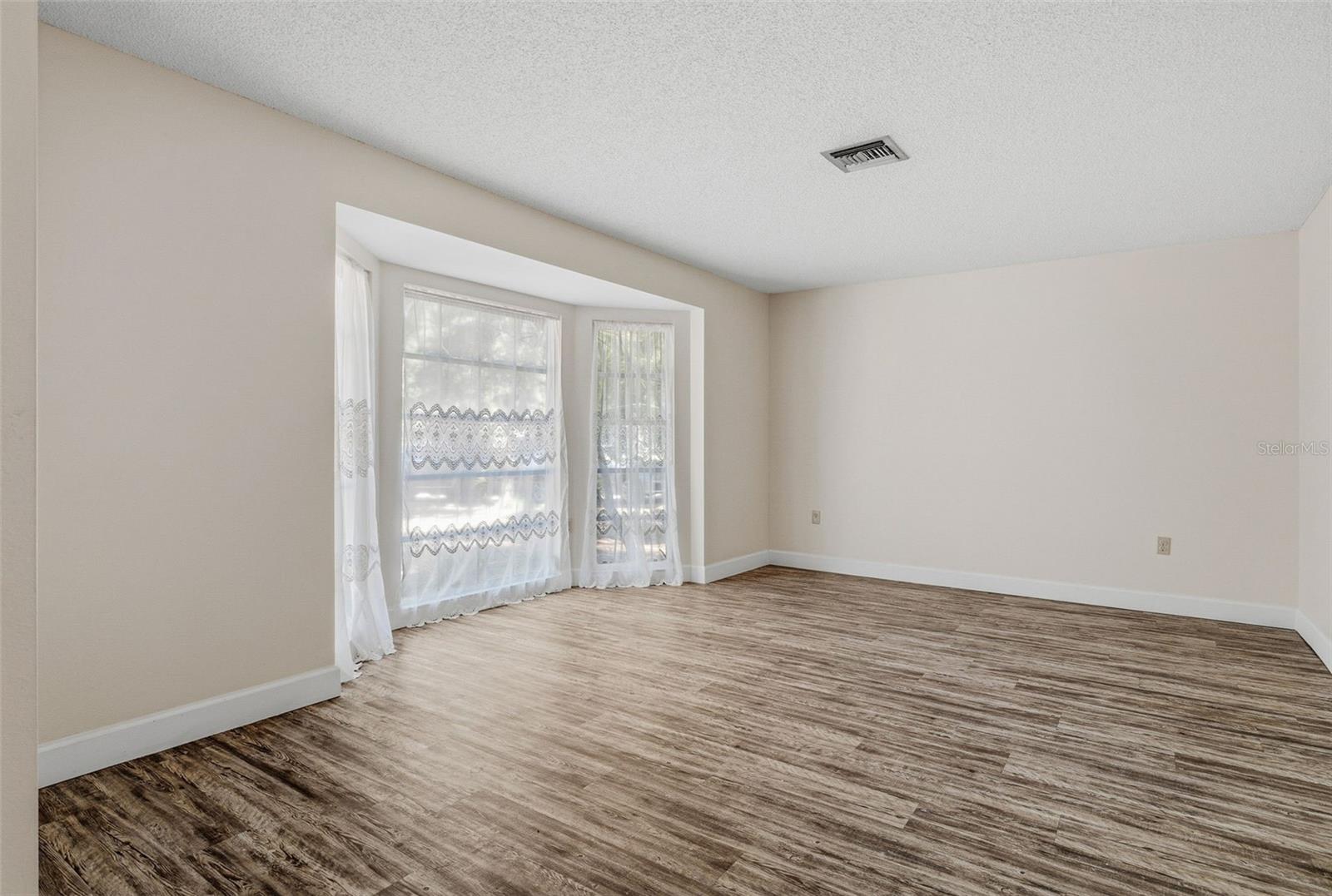 2749 Greendale Dr Property Photo 8