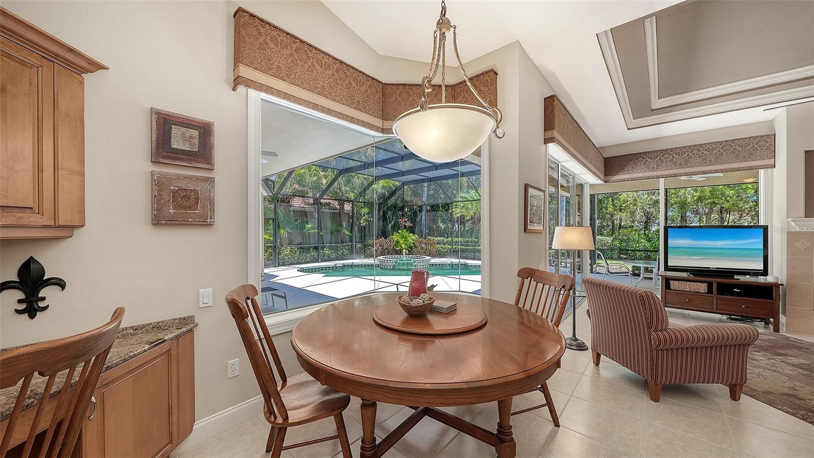 7507 Abbey Gln Property Photo 10