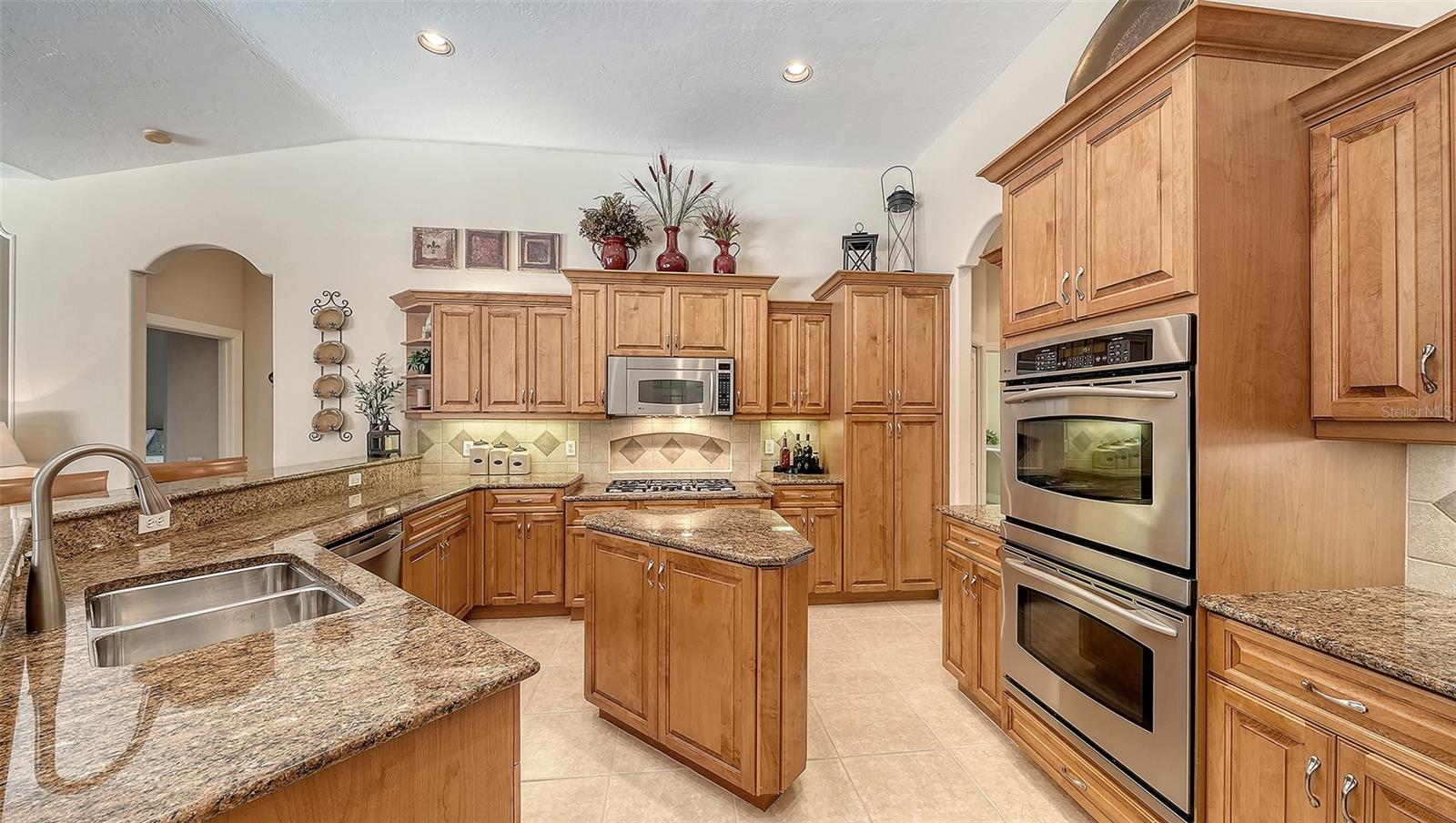7507 Abbey Gln Property Photo 16