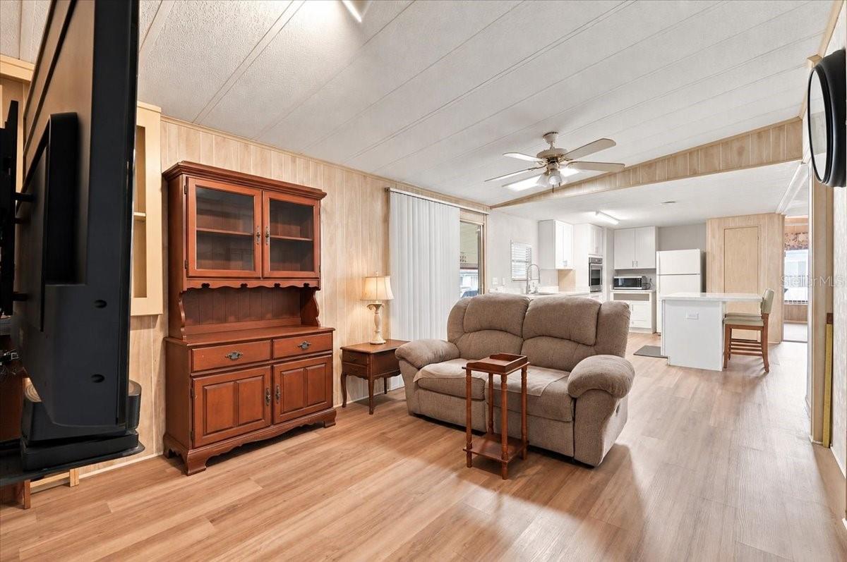 4212 Cedarwood St Property Photo 6