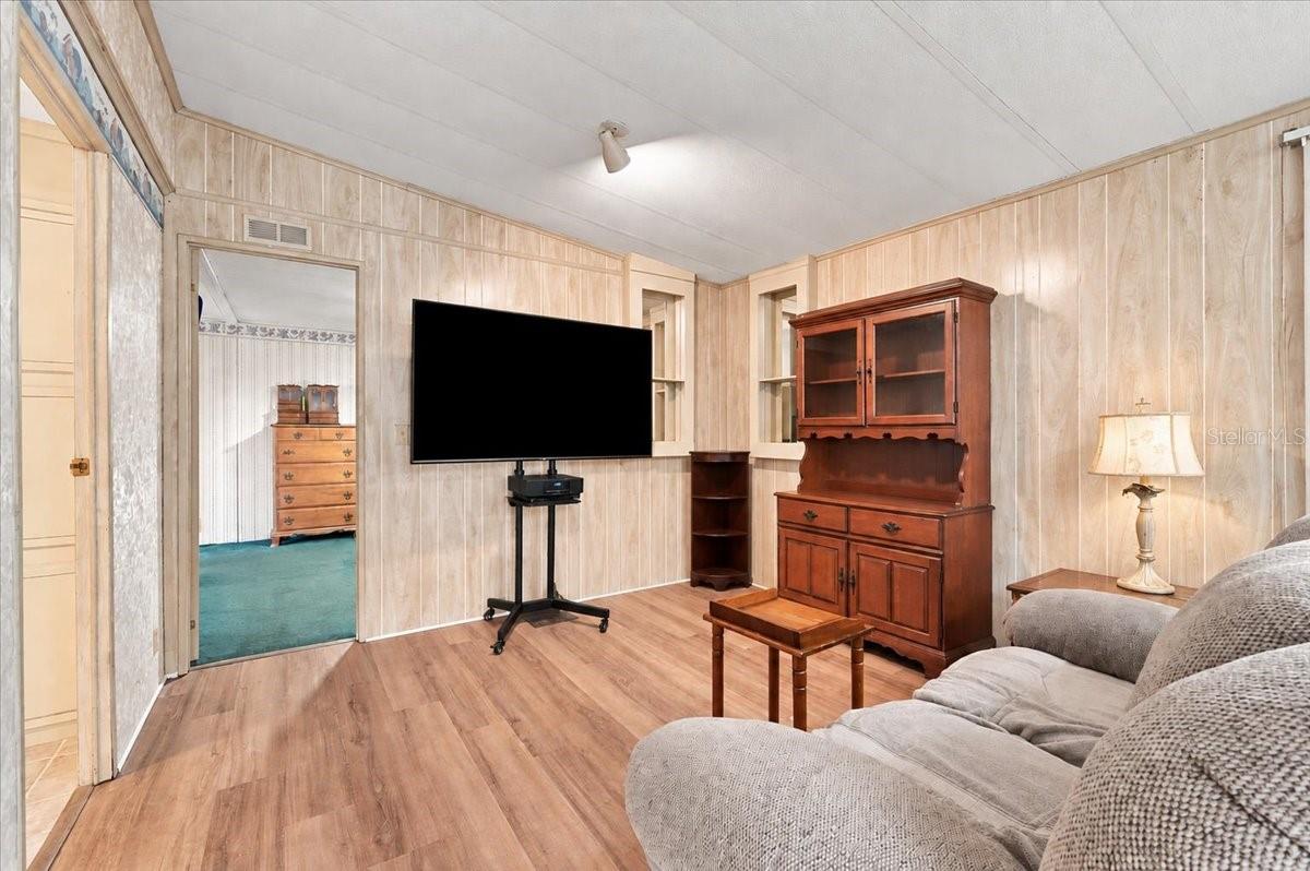 4212 Cedarwood St Property Photo 7