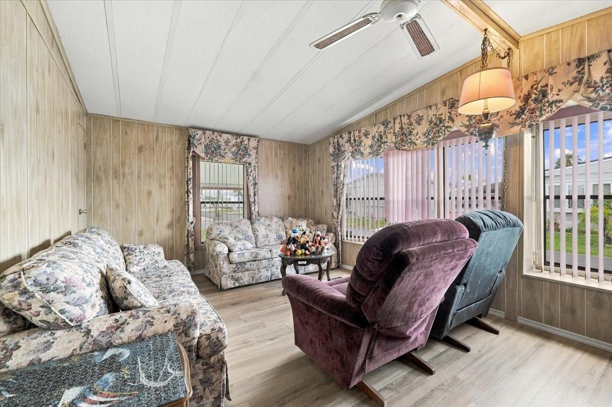 4212 Cedarwood St Property Photo 9