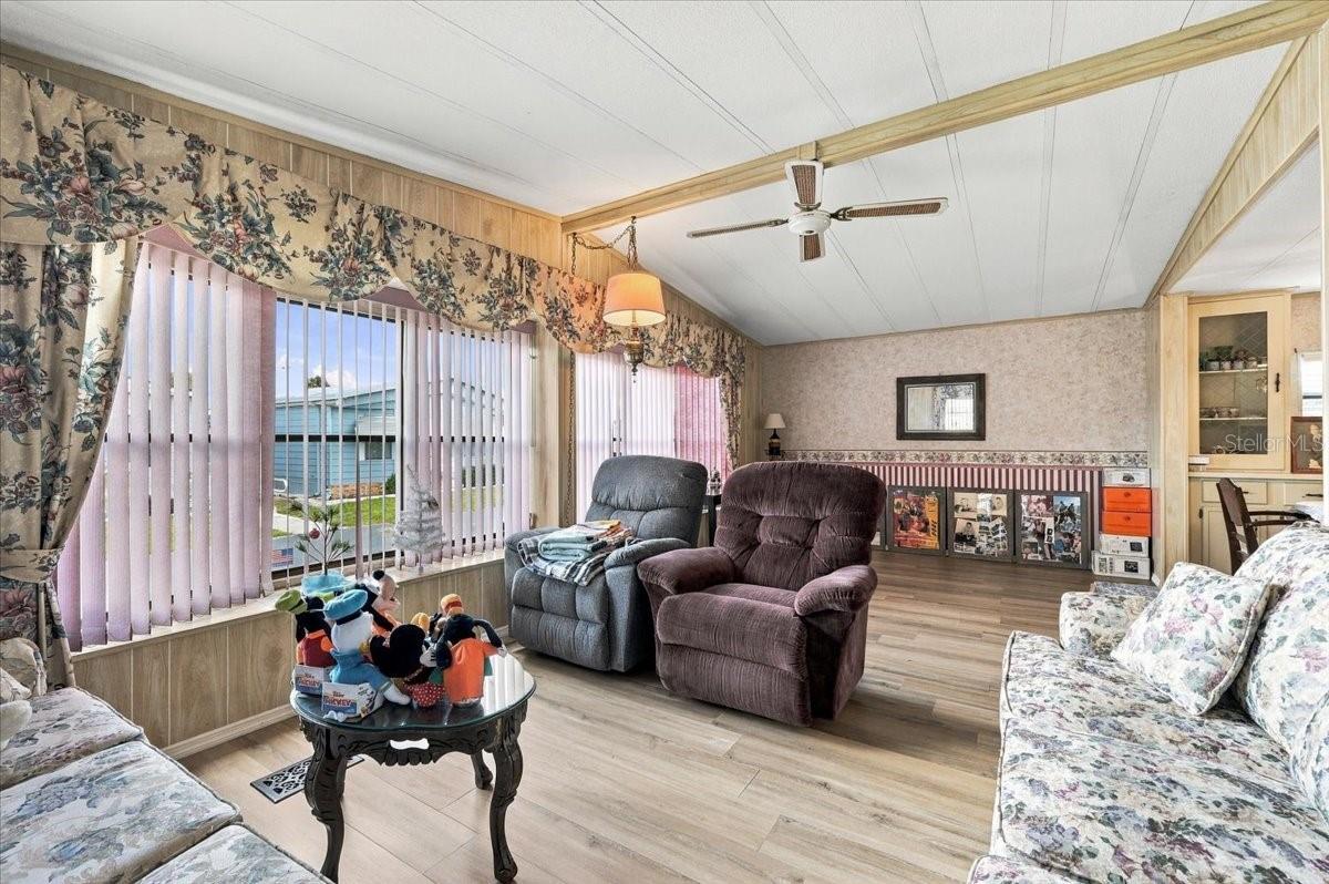4212 Cedarwood St Property Photo 10