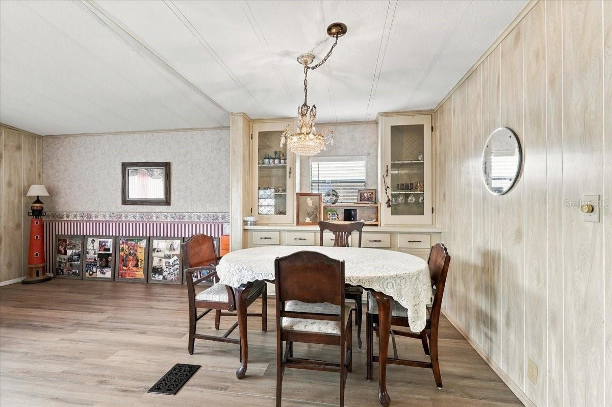 4212 Cedarwood St Property Photo 16