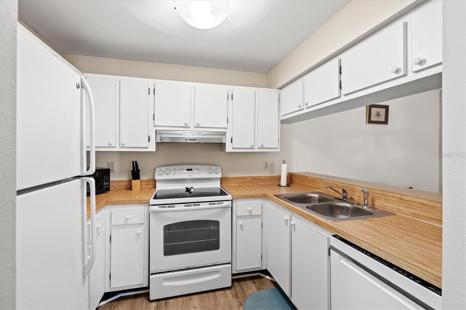 3275 Beneva Rd #104 Property Photo 5