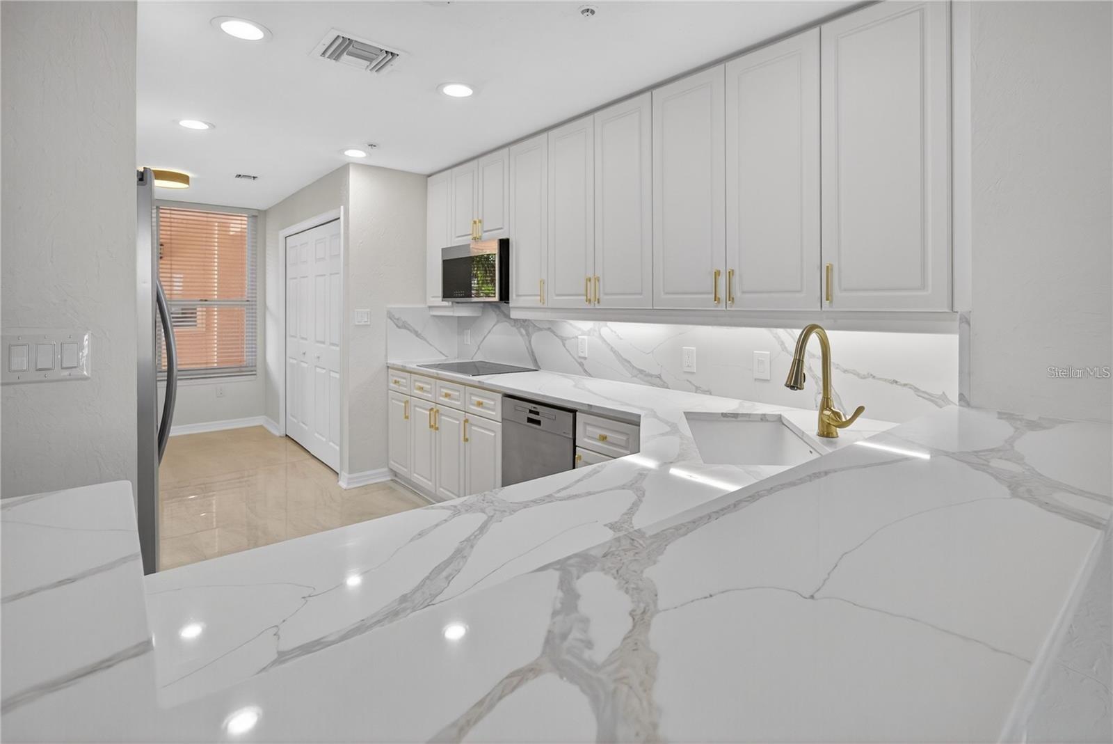 5430 Eagles Point Cir #202 Property Photo 8