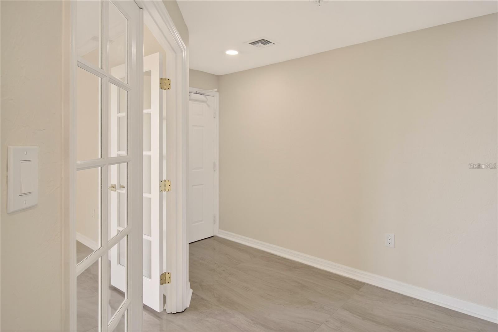 5430 Eagles Point Cir #202 Property Photo 18