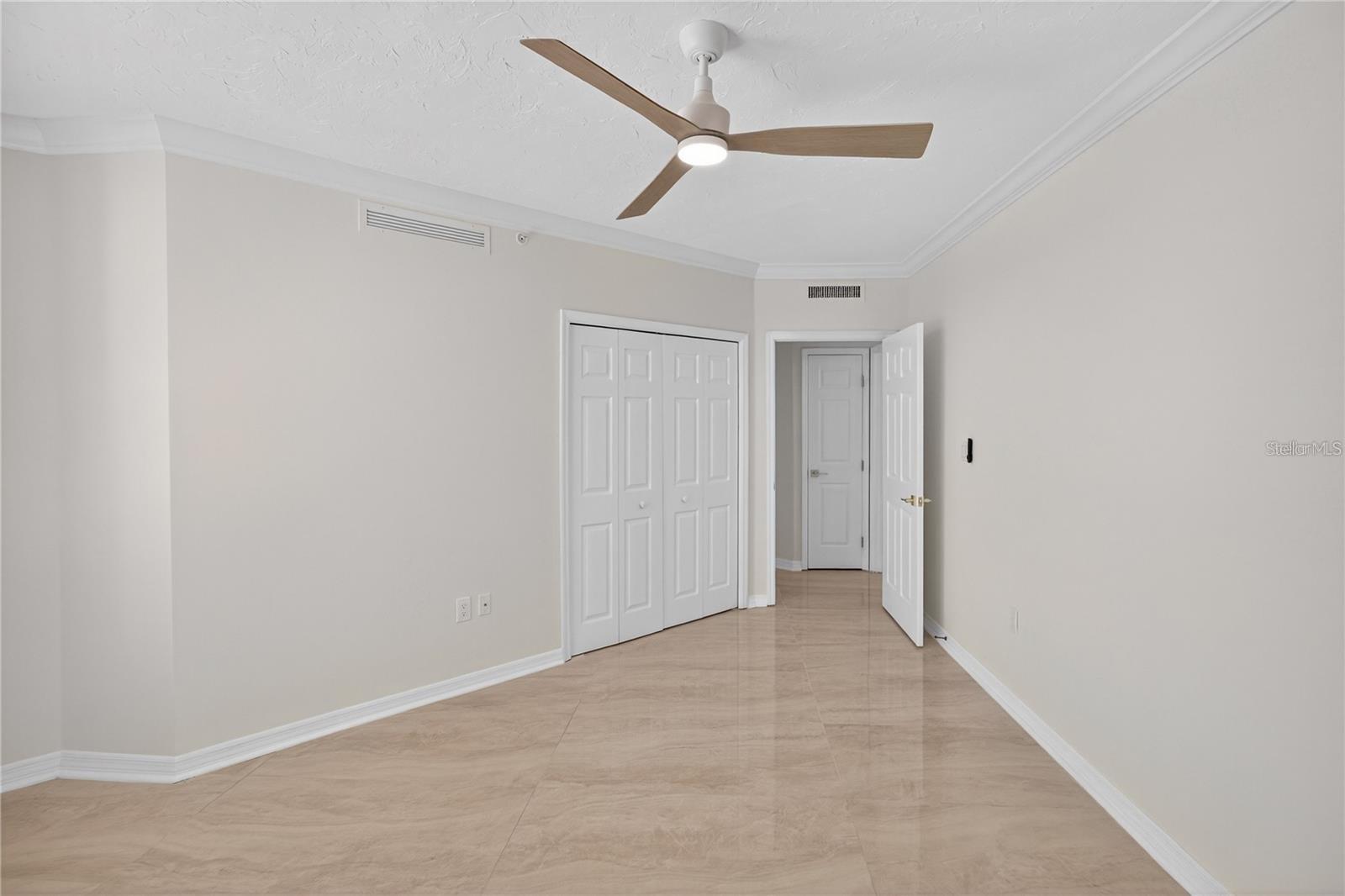 5430 Eagles Point Cir #202 Property Photo 23