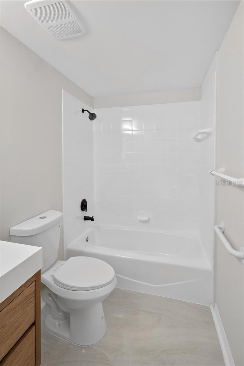 5430 Eagles Point Cir #202 Property Photo 25
