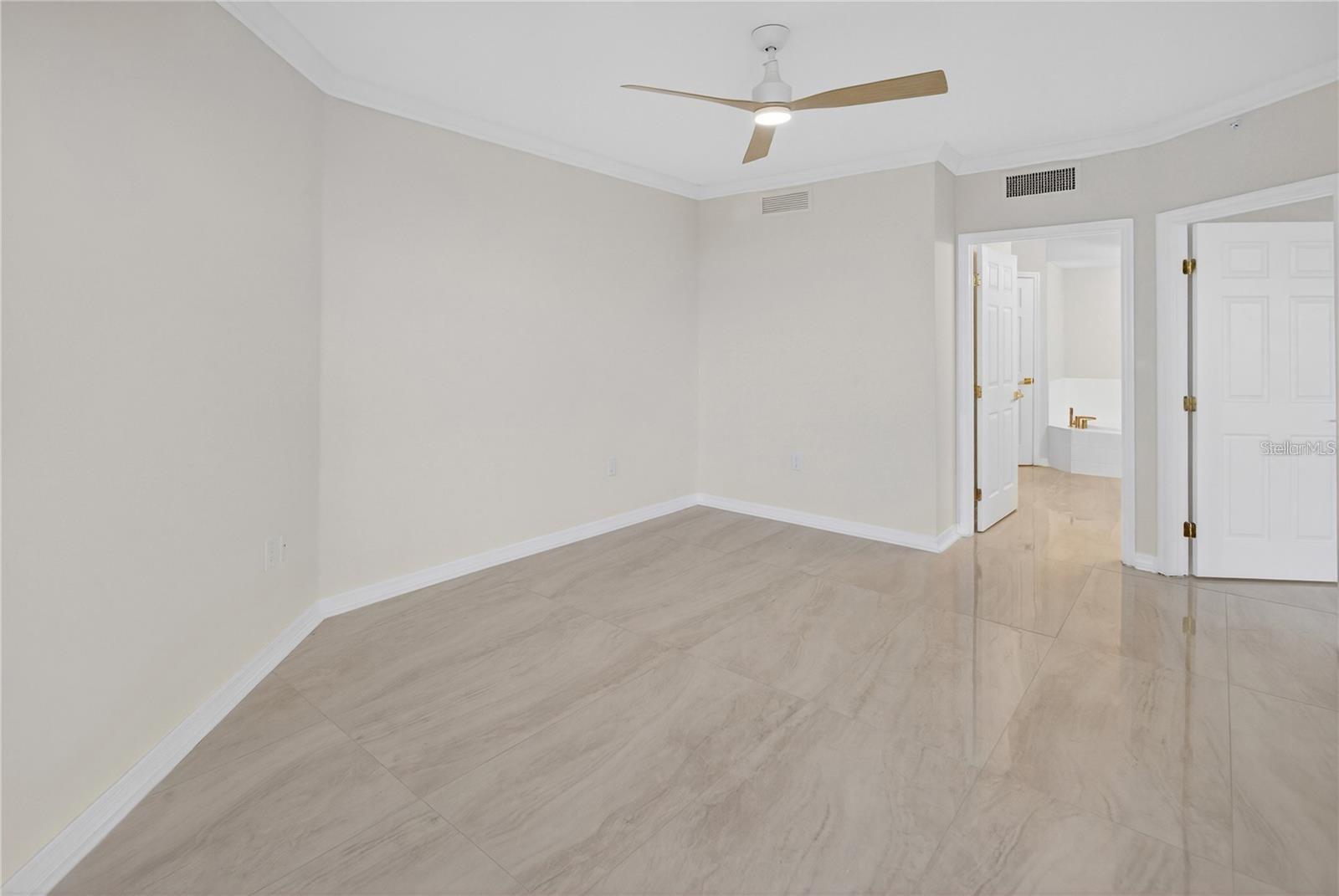 5430 Eagles Point Cir #202 Property Photo 27