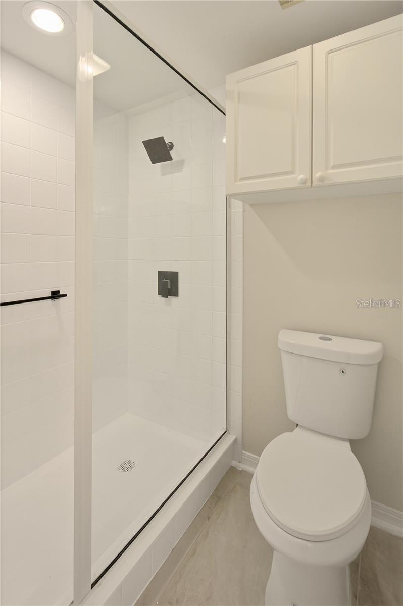 5430 Eagles Point Cir #202 Property Photo 29