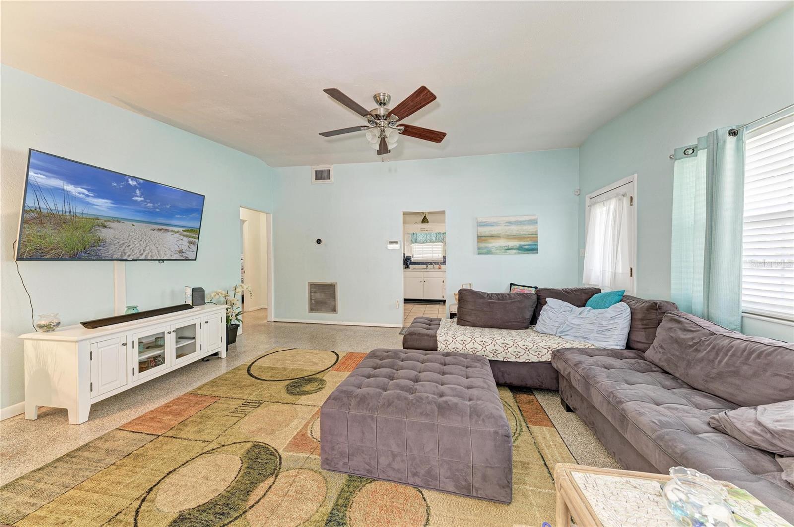 2564 Wood St Property Photo 8