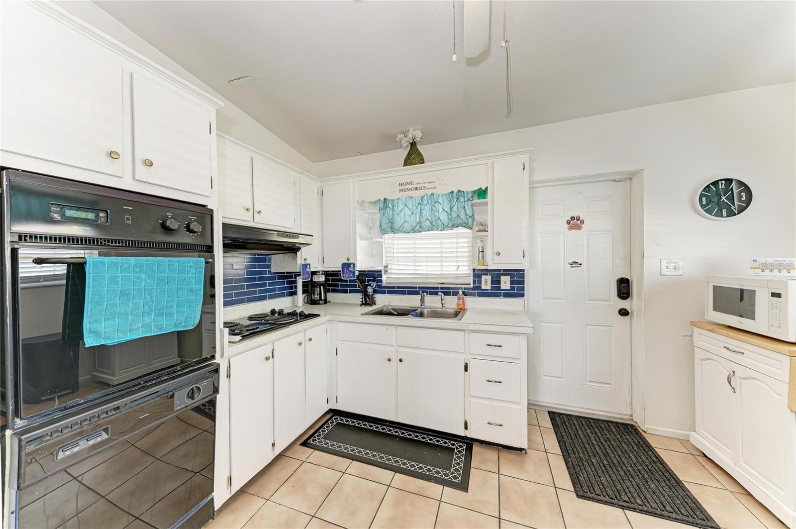 2564 Wood St Property Photo 10