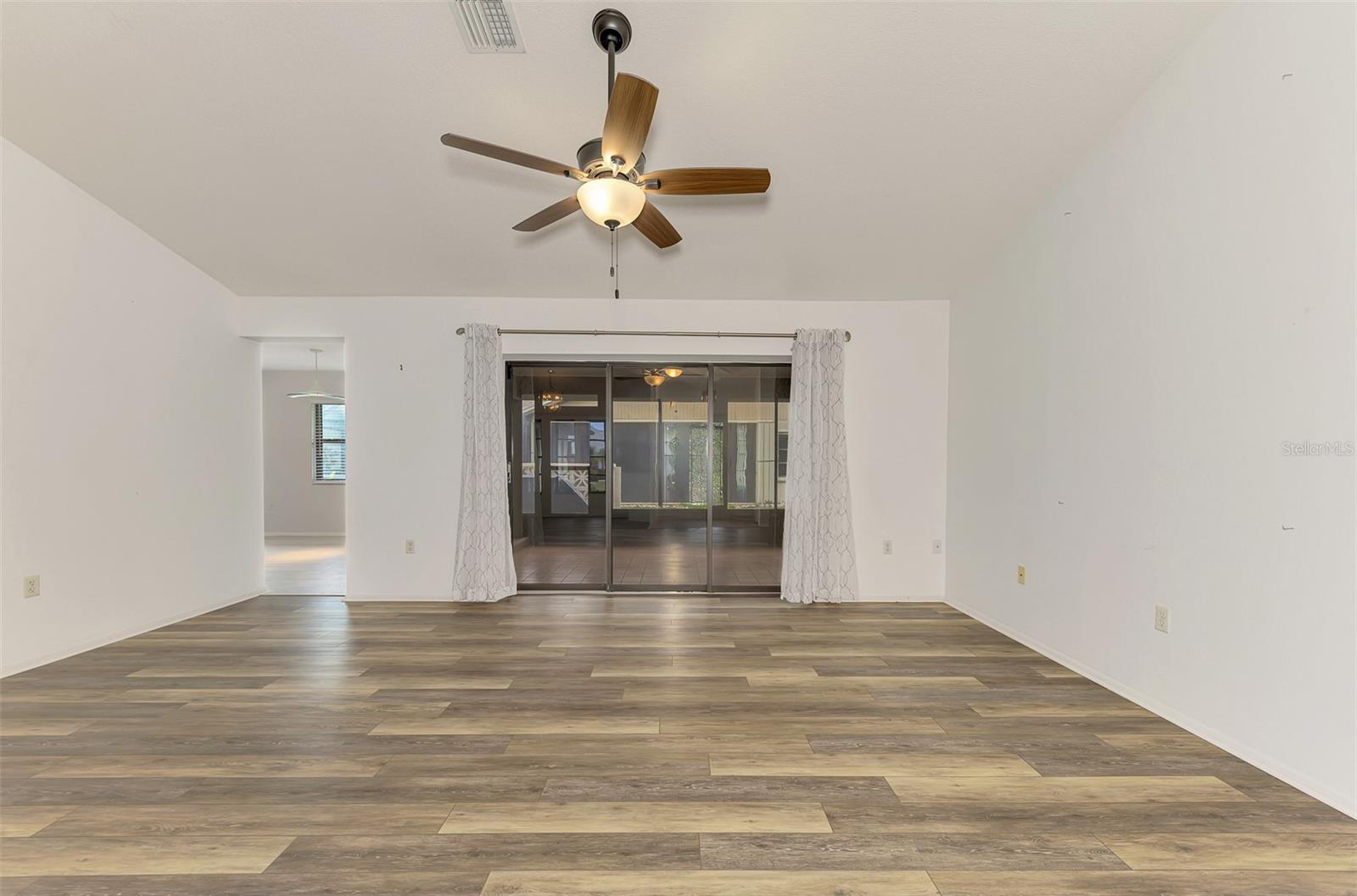 5833 Madison Rd Property Photo 14