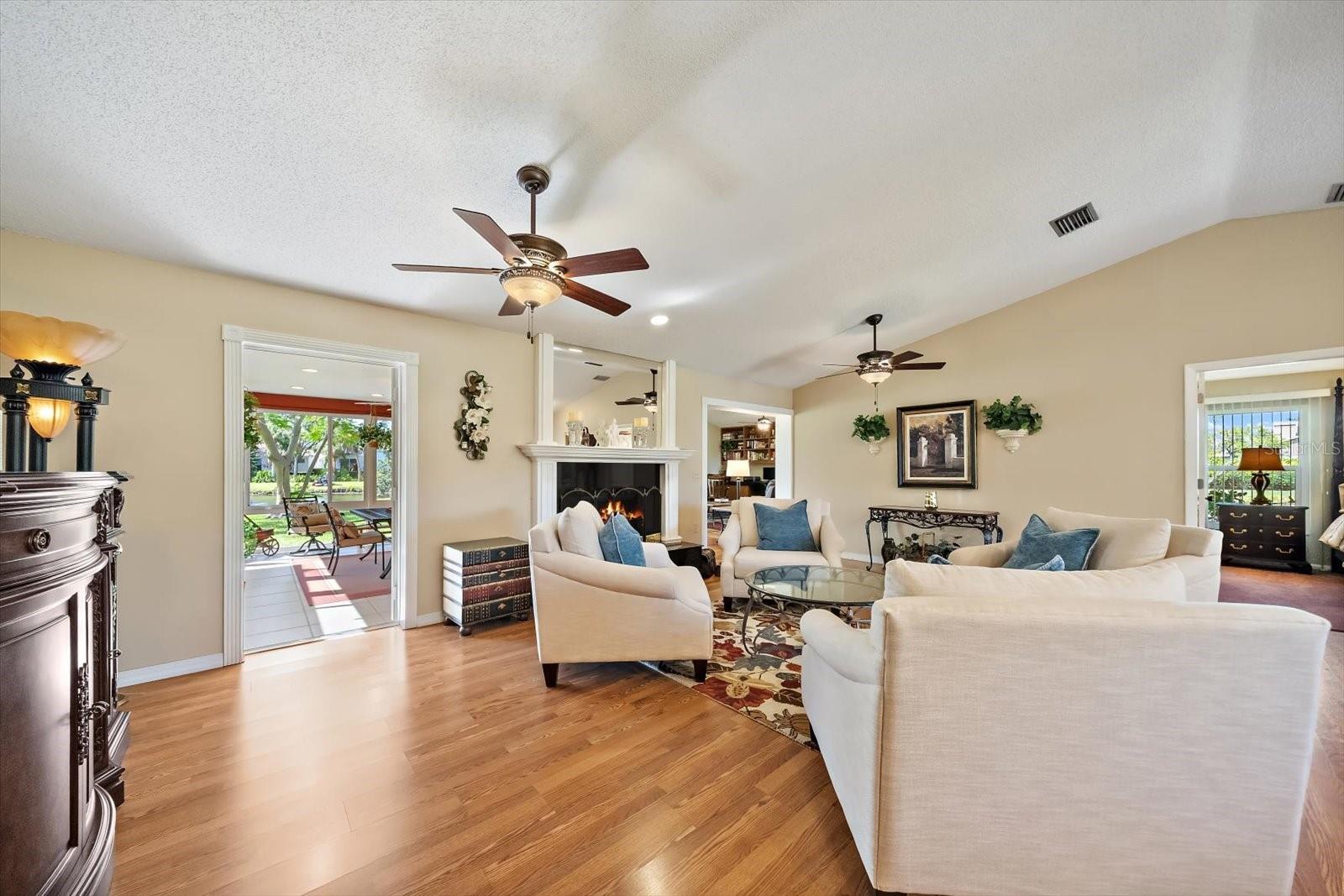 4352 Kingston Loop Property Photo 10