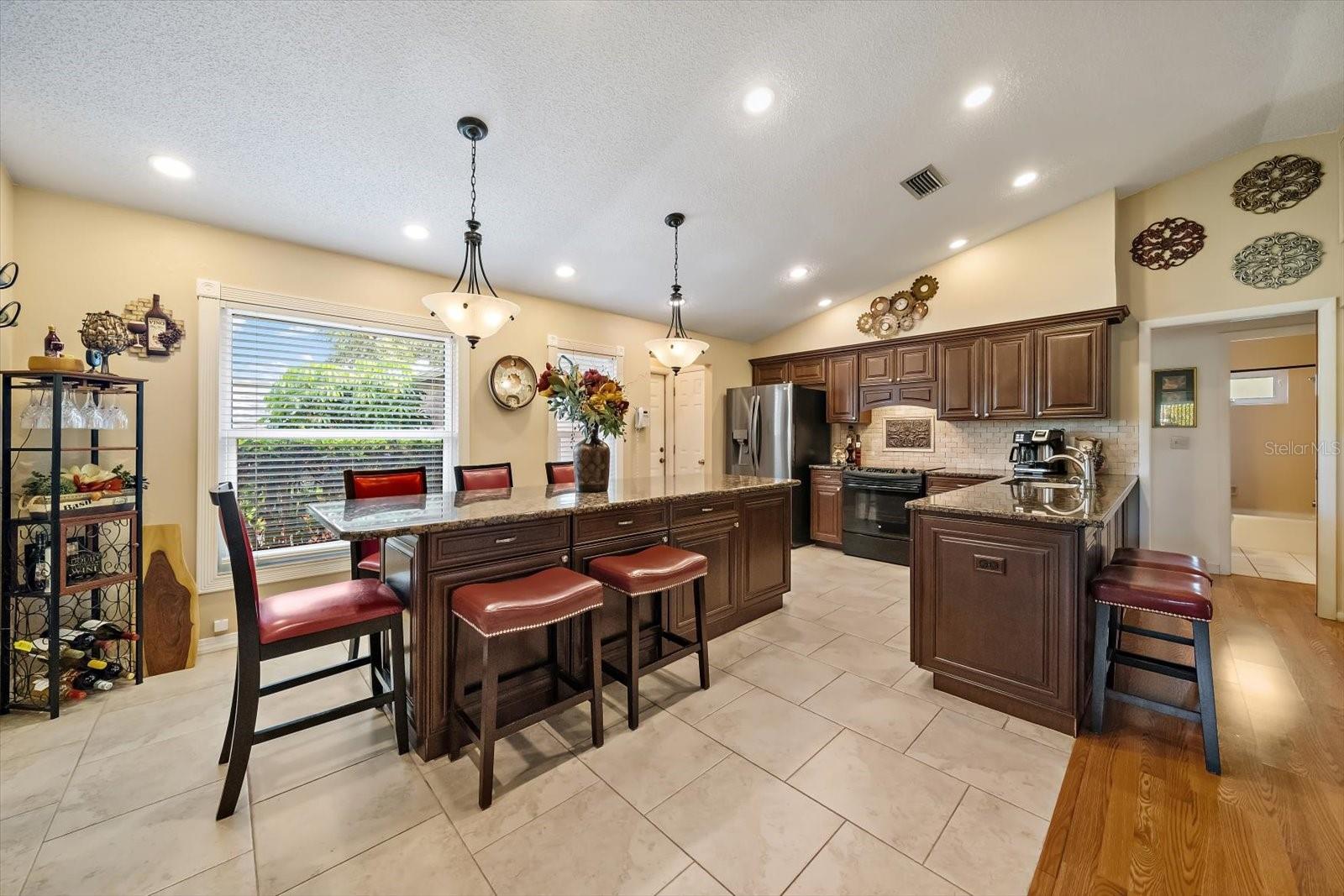 4352 Kingston Loop Property Photo 13