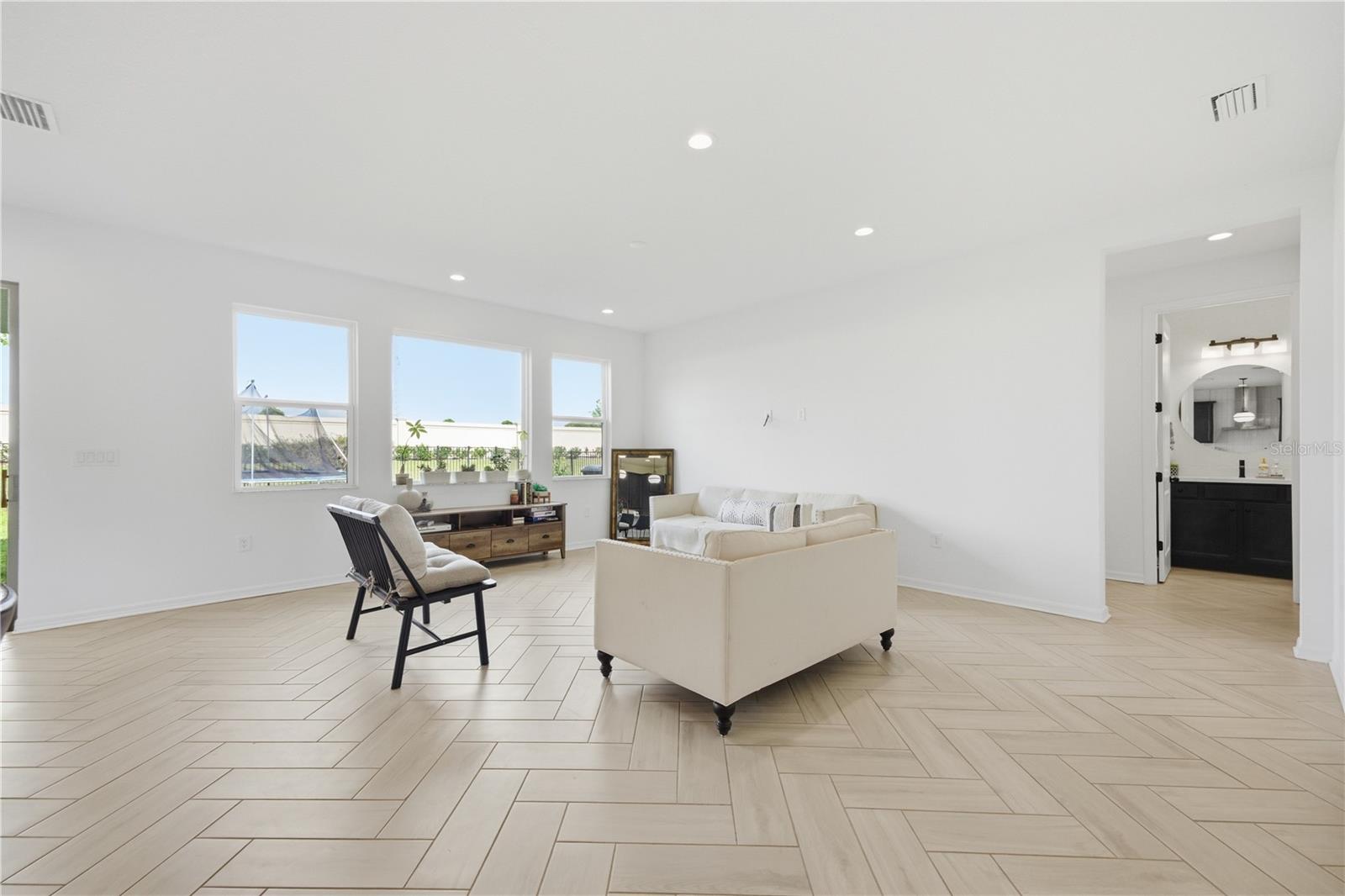 8326 Abalone Loop Property Photo 4