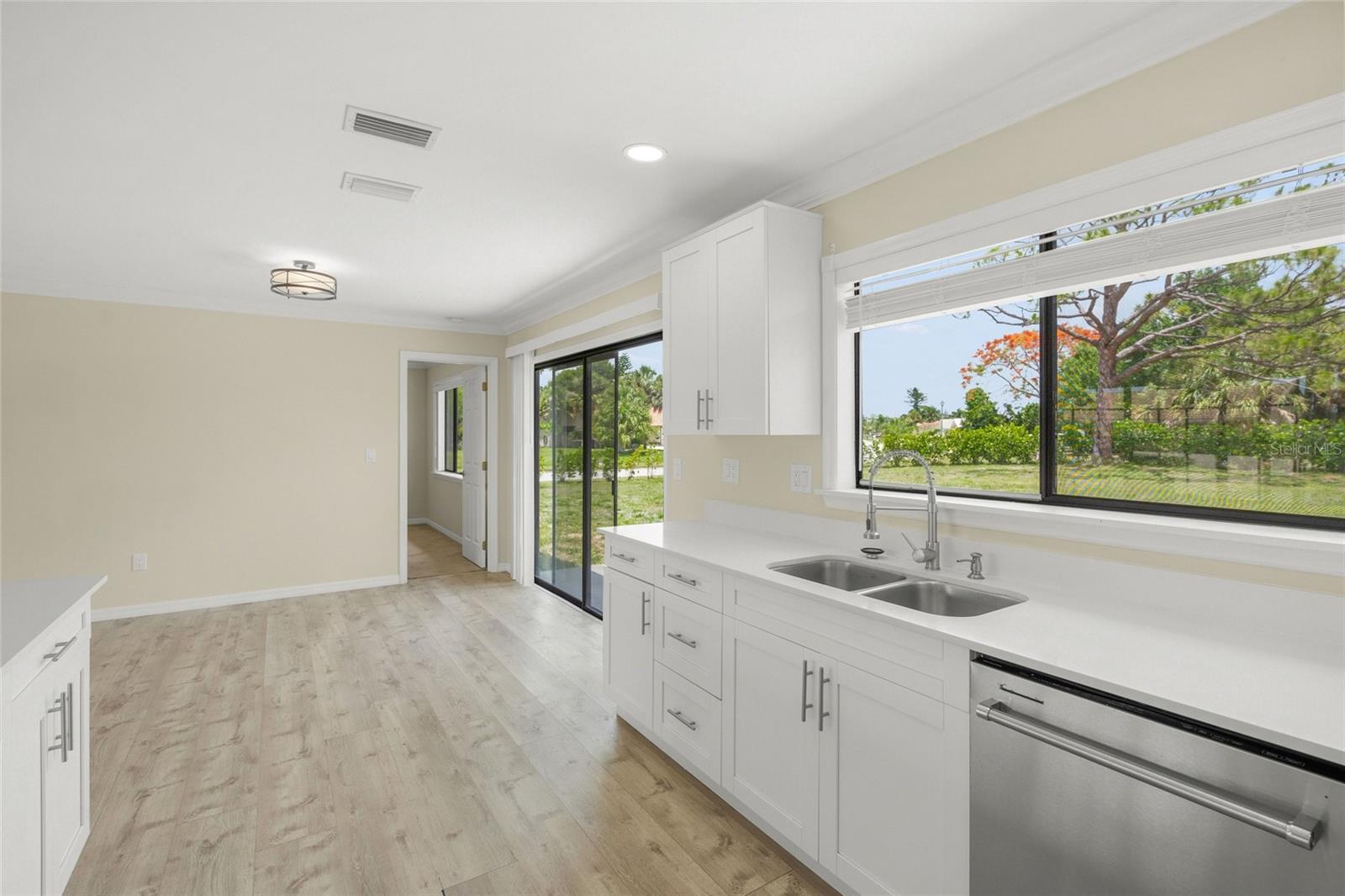 5050 Richmond Ter Property Photo 4
