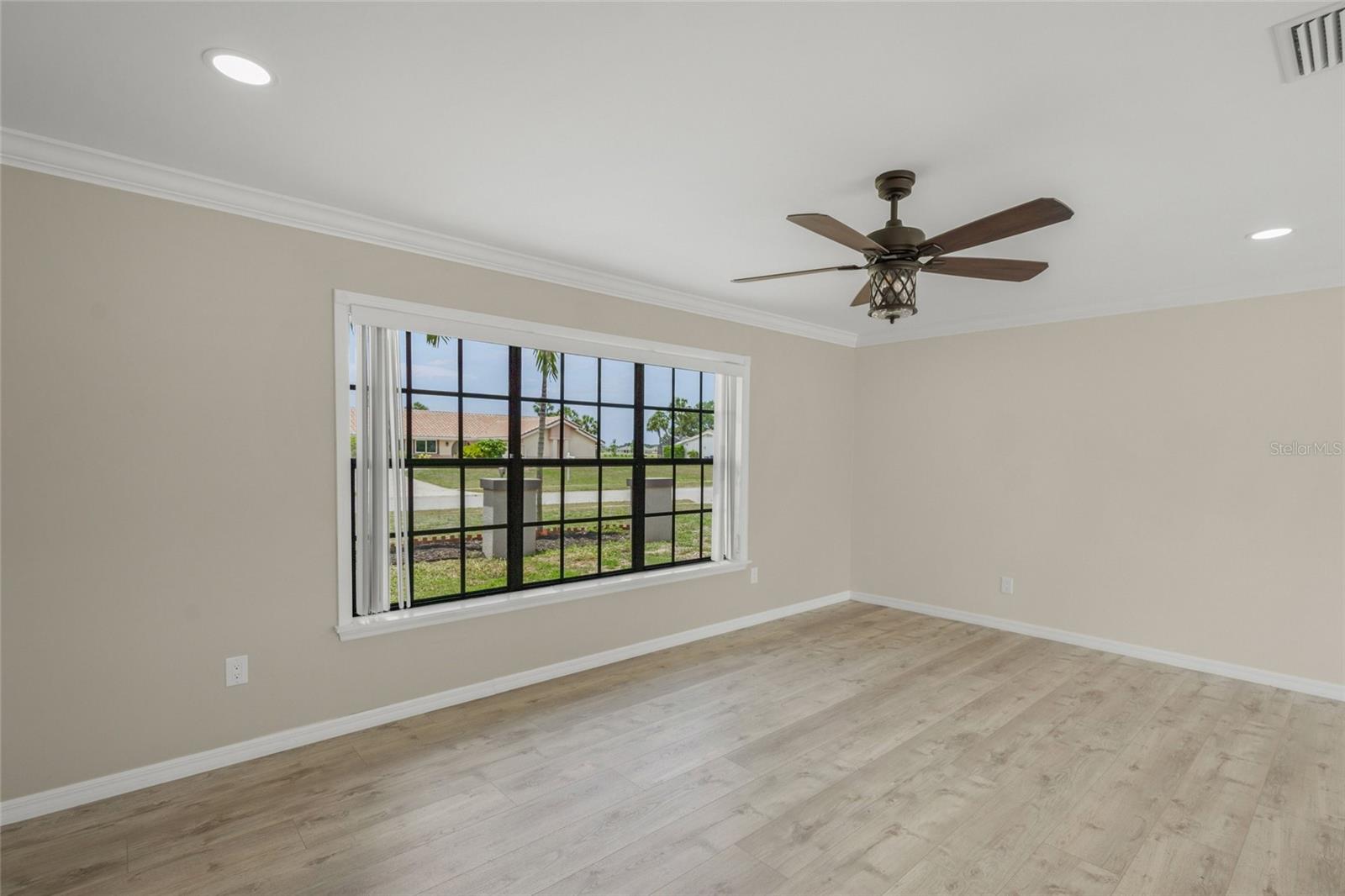 5050 Richmond Ter Property Photo 9