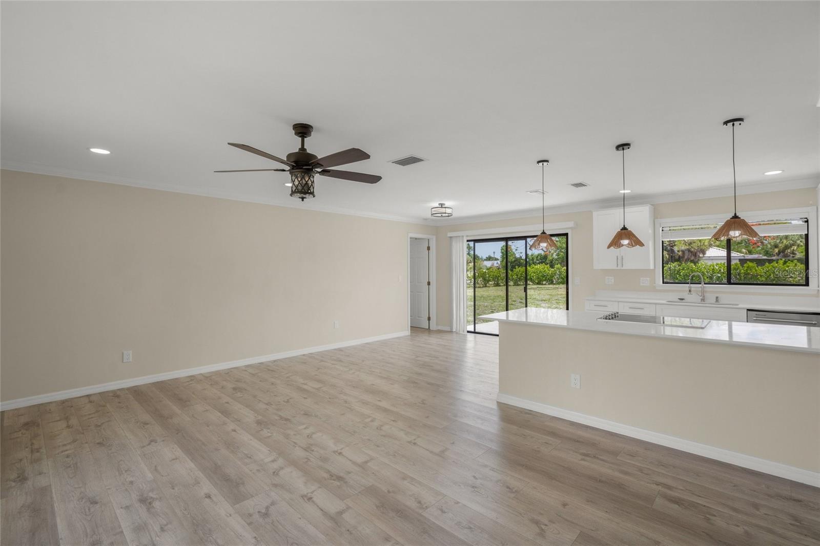5050 Richmond Ter Property Photo 10