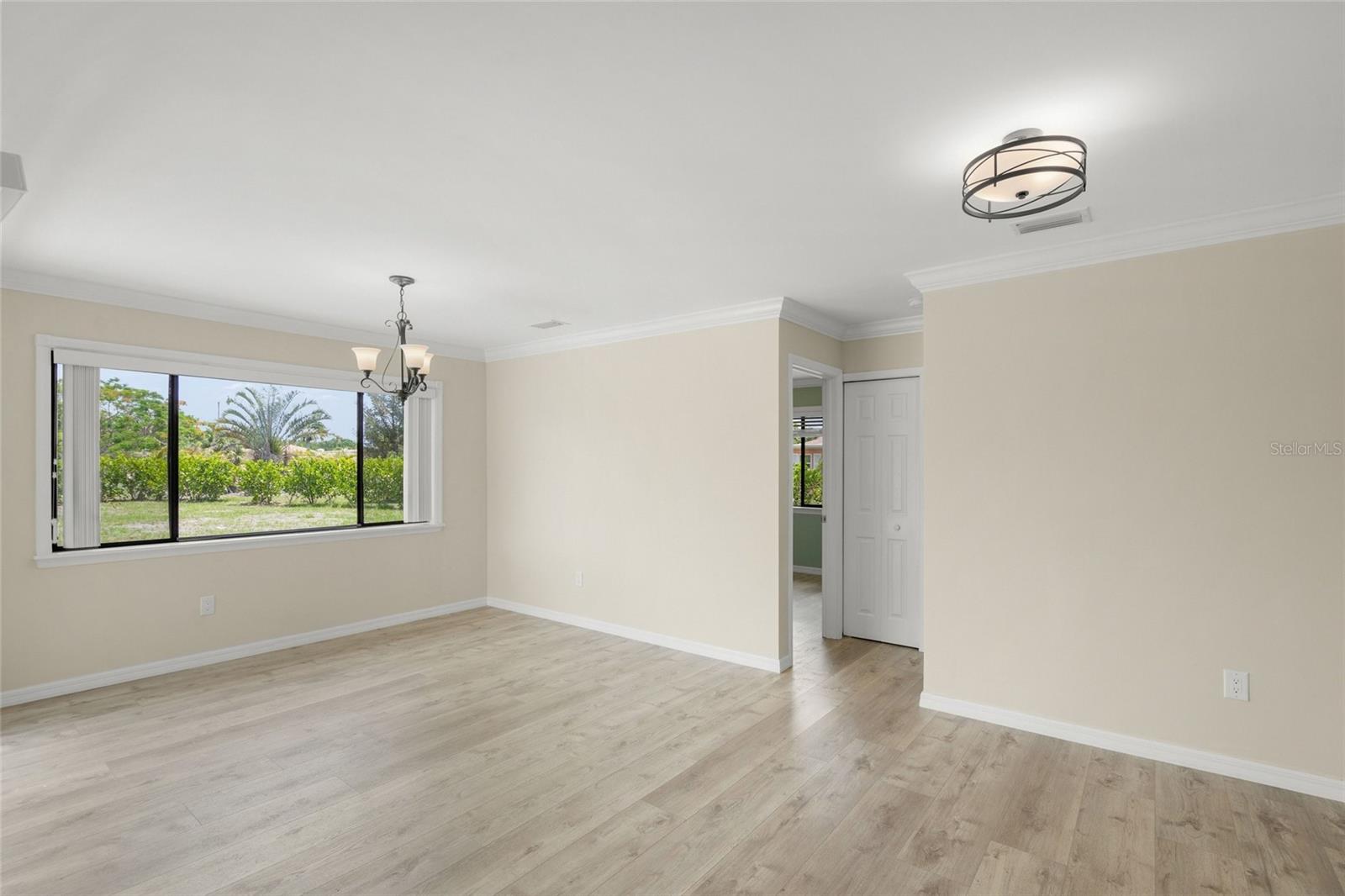 5050 Richmond Ter Property Photo 13