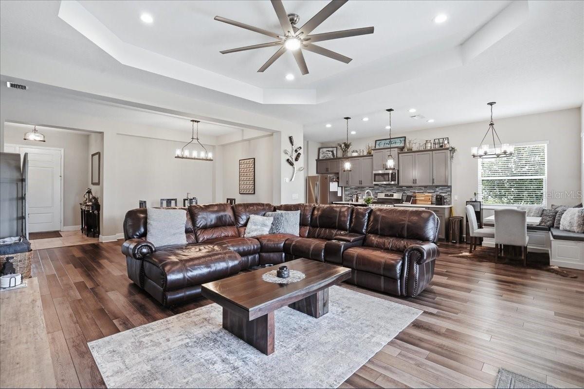 13712 Old Creek Ct Property Photo 7