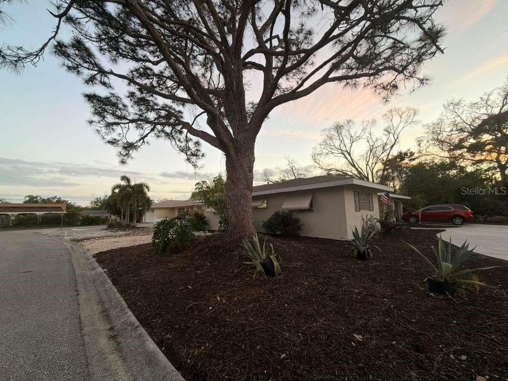 5004 Medalist Rd Property Photo 6