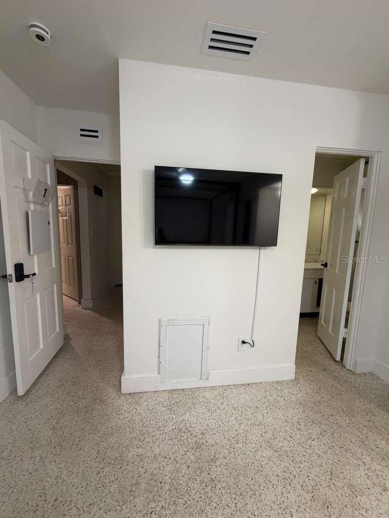 5004 Medalist Rd Property Photo 11