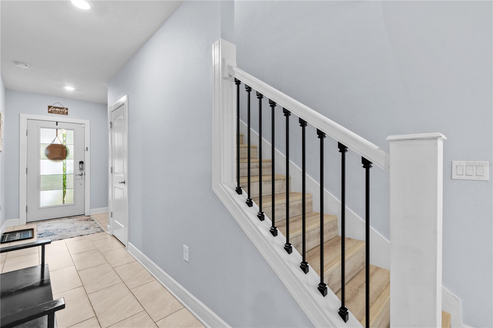 9109 Royal River Cir Property Photo 7