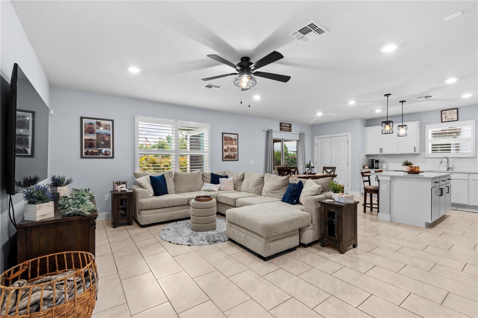 9109 Royal River Cir Property Photo 8