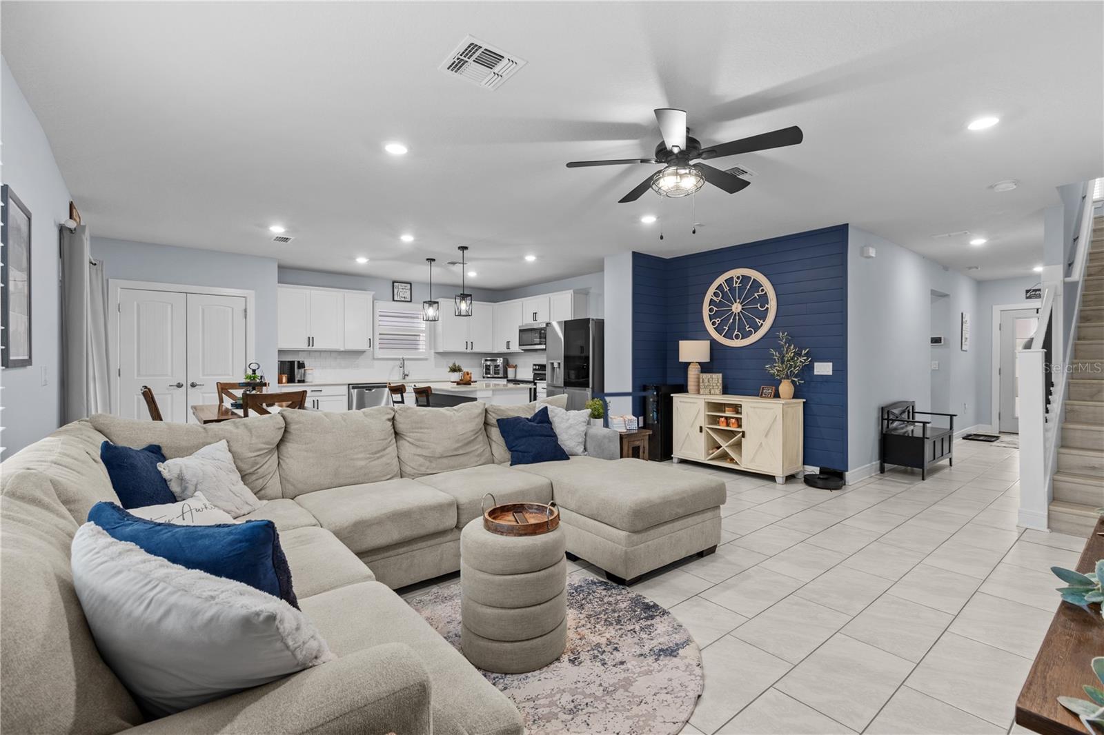 9109 Royal River Cir Property Photo 9