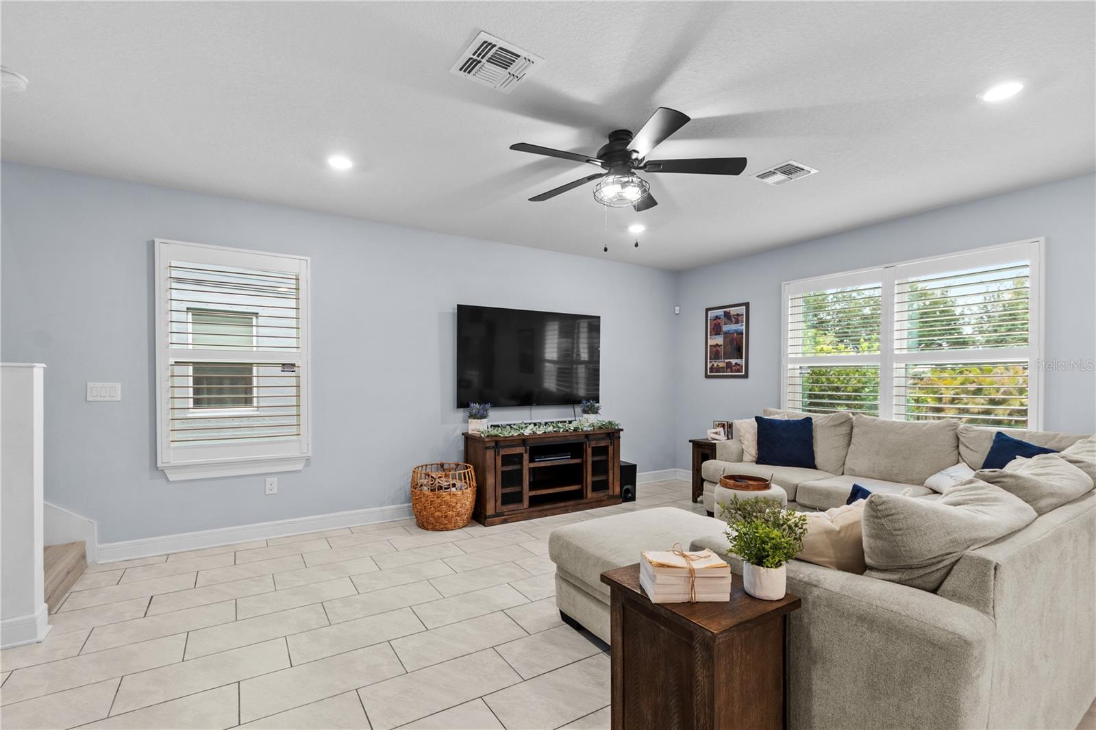 9109 Royal River Cir Property Photo 10