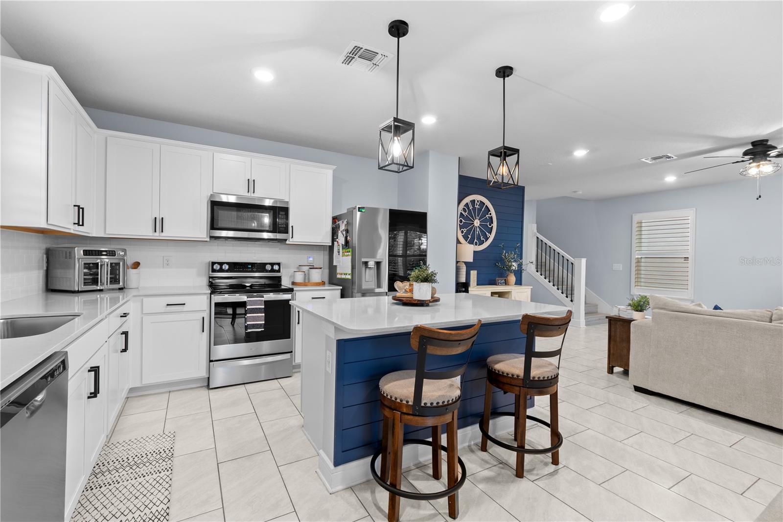 9109 Royal River Cir Property Photo 14