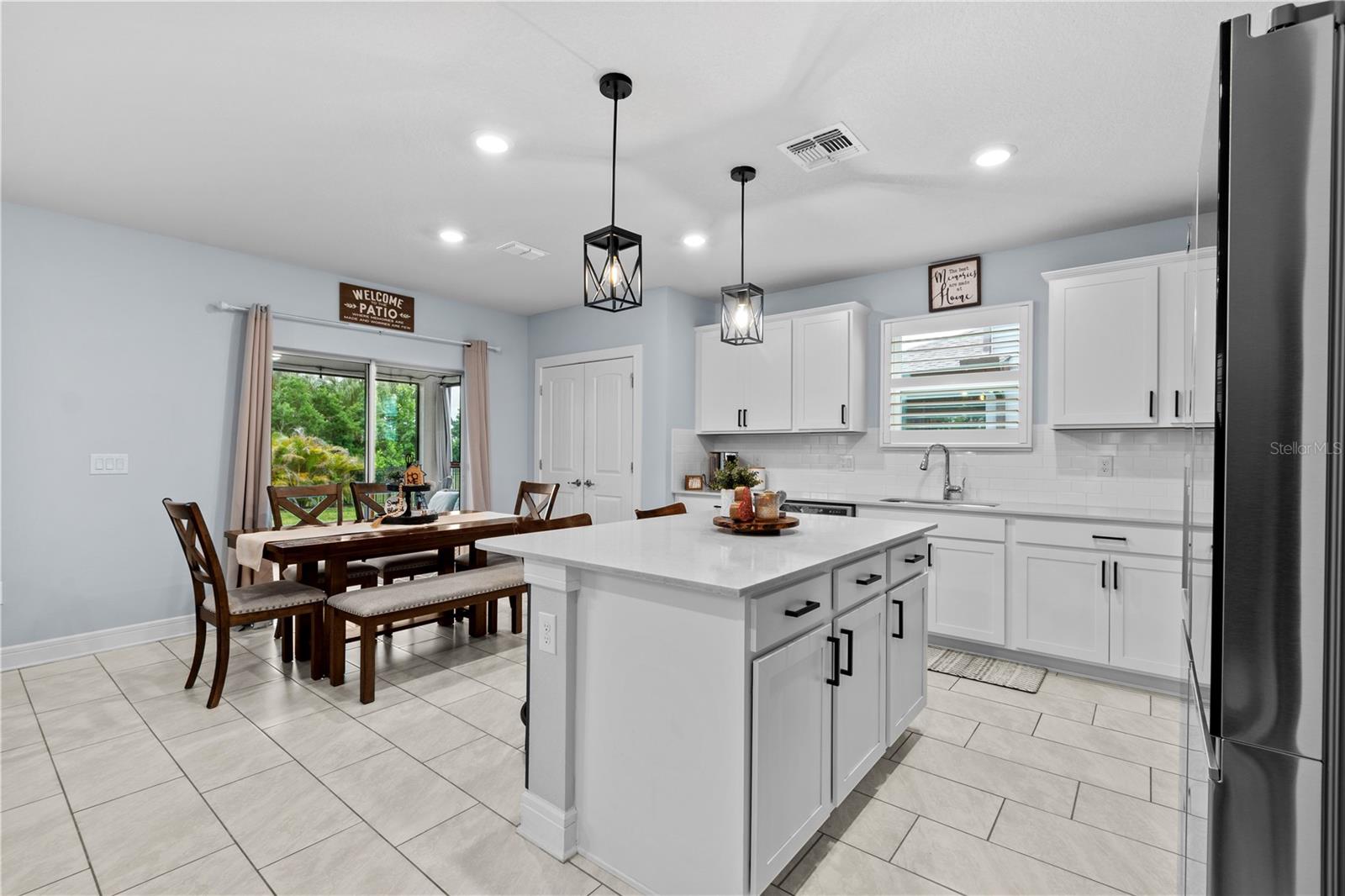 9109 Royal River Cir Property Photo 15