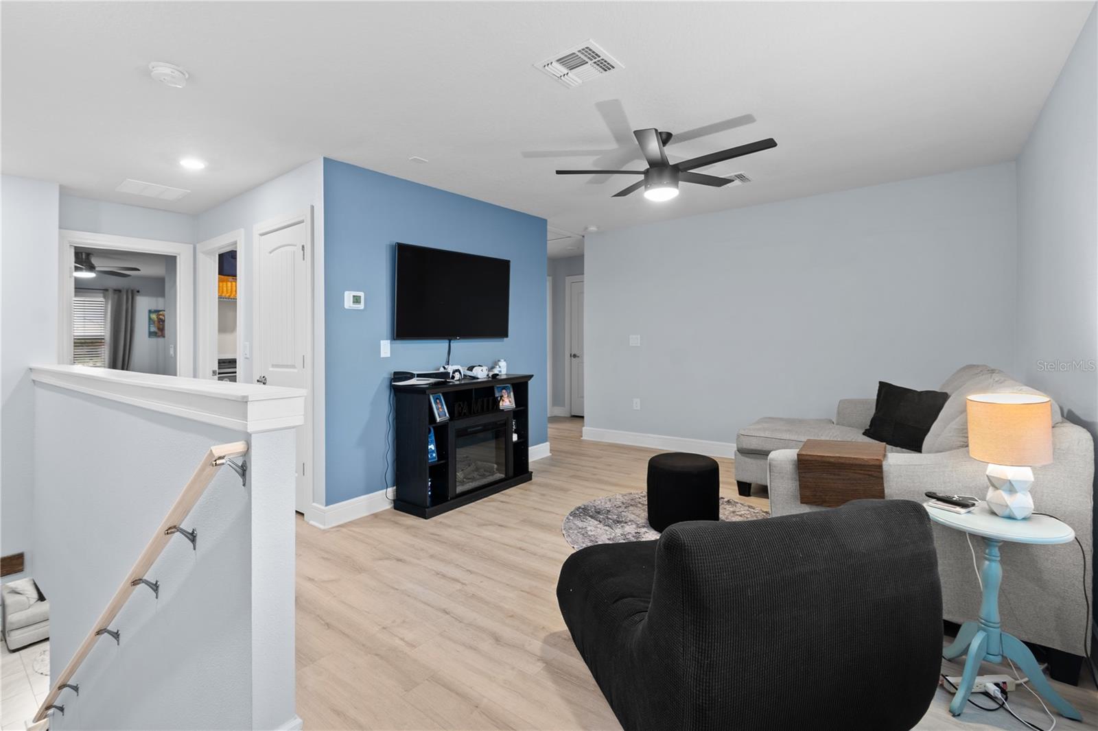 9109 Royal River Cir Property Photo 20