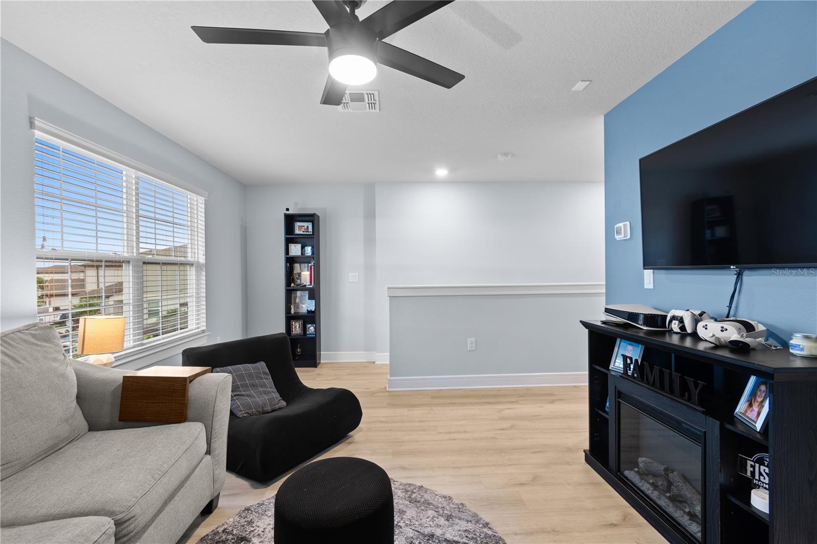 9109 Royal River Cir Property Photo 21