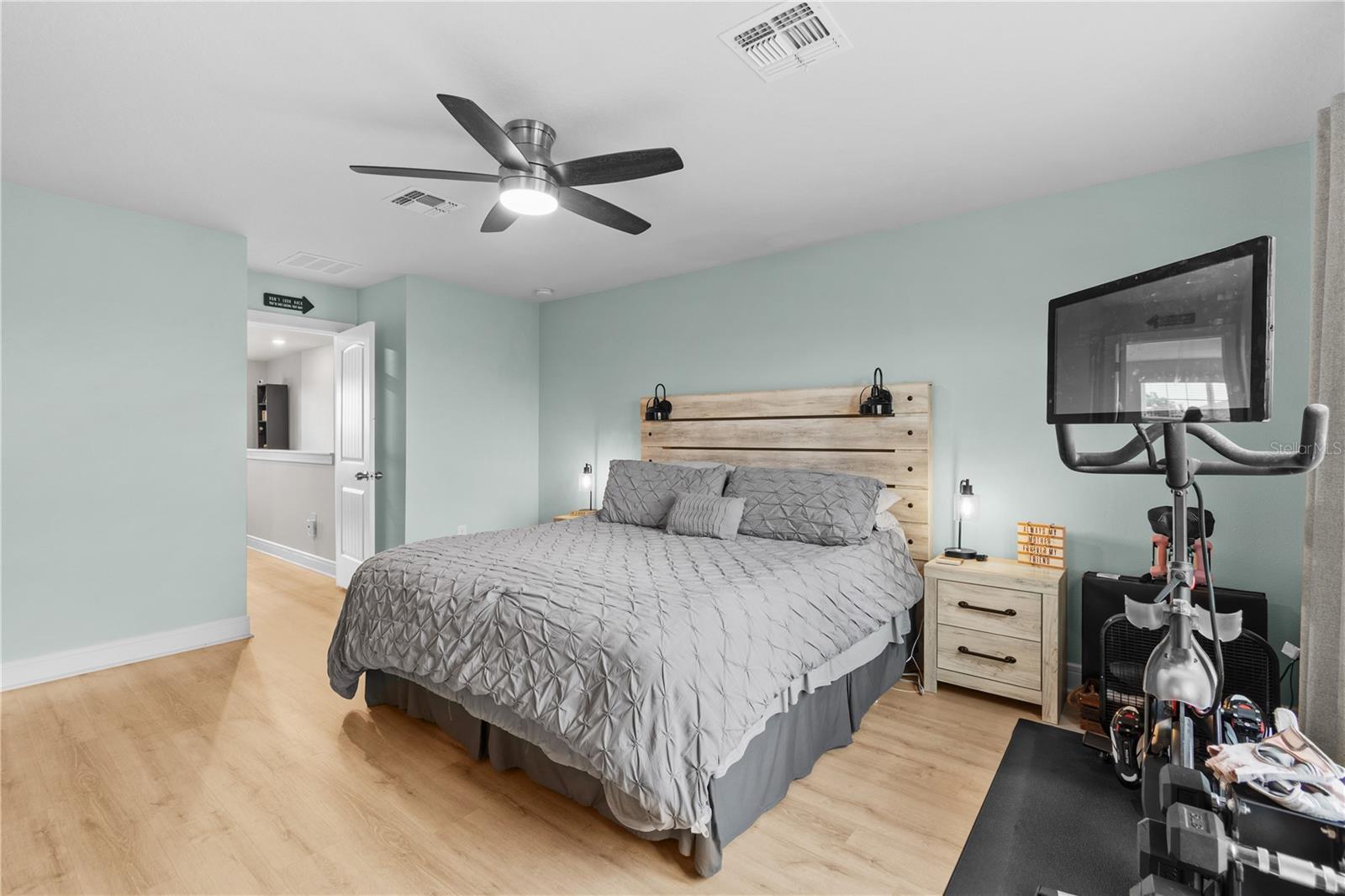 9109 Royal River Cir Property Photo 24