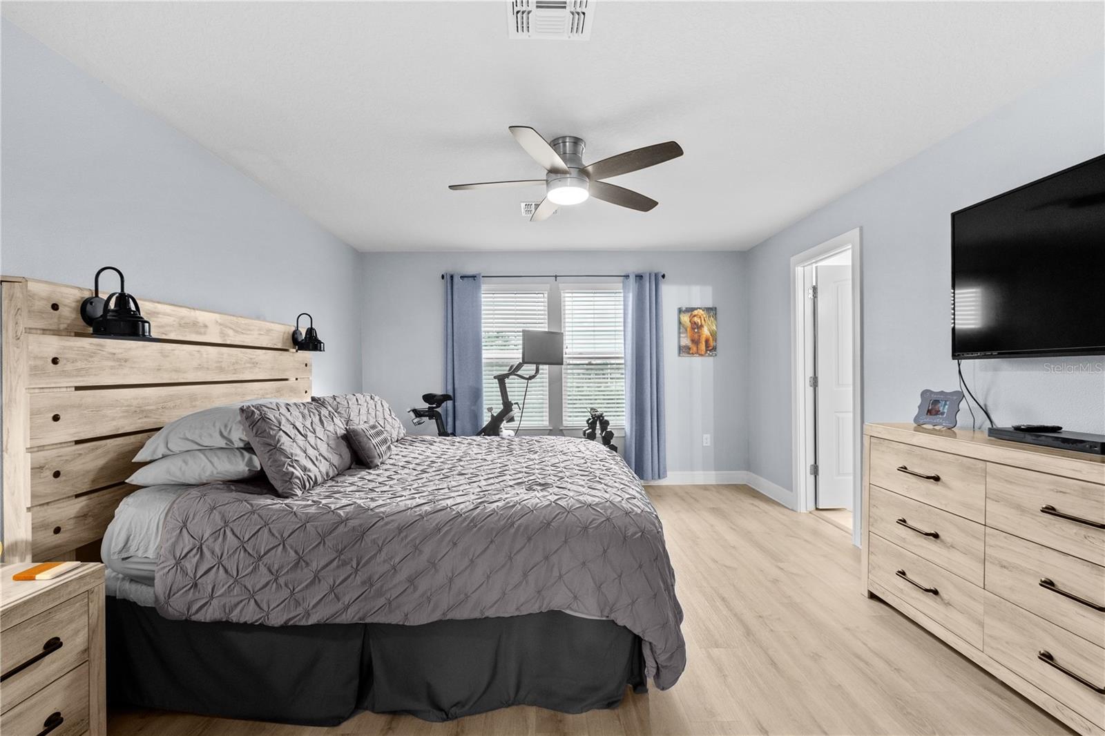 9109 Royal River Cir Property Photo 26