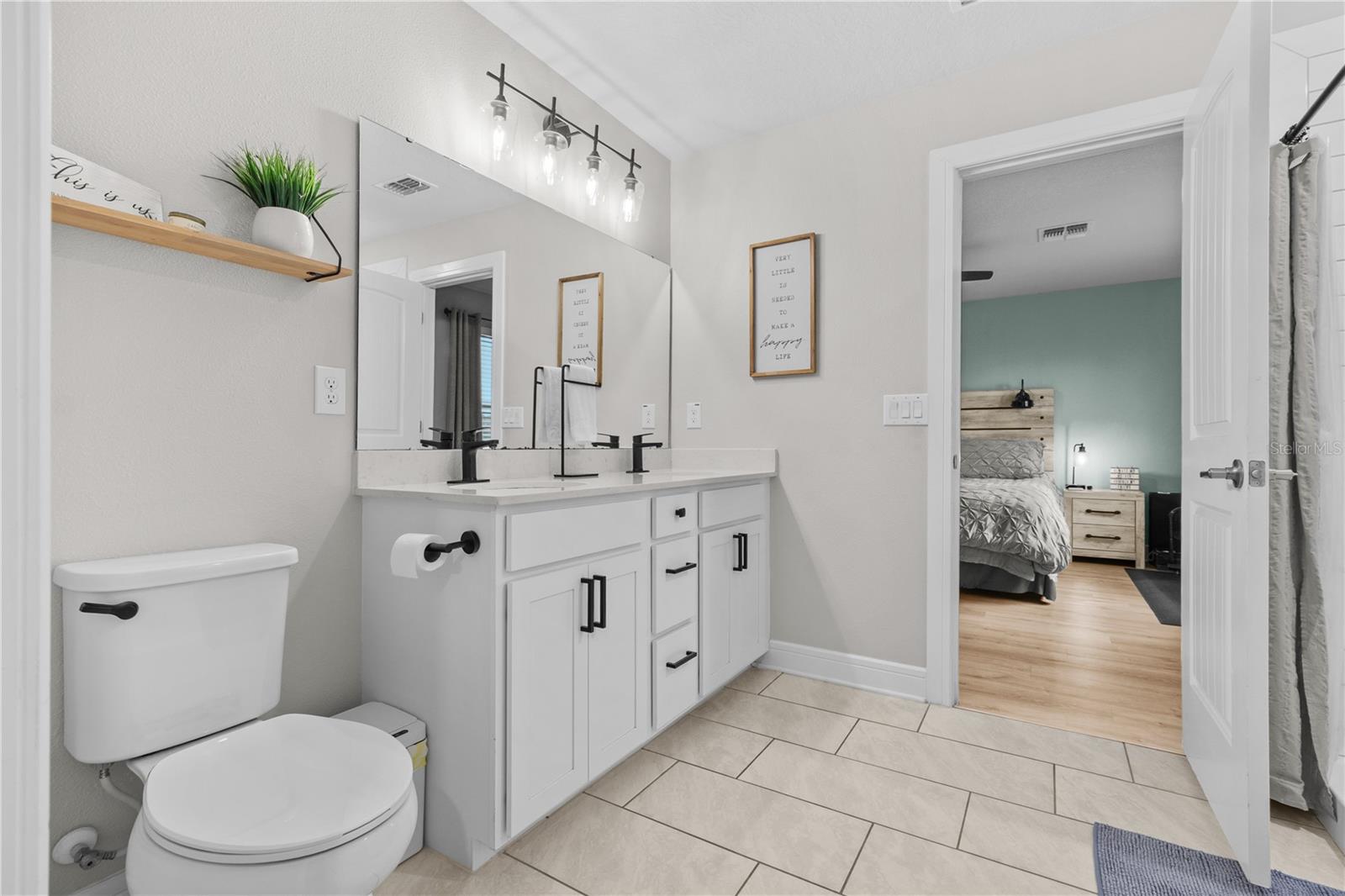 9109 Royal River Cir Property Photo 27