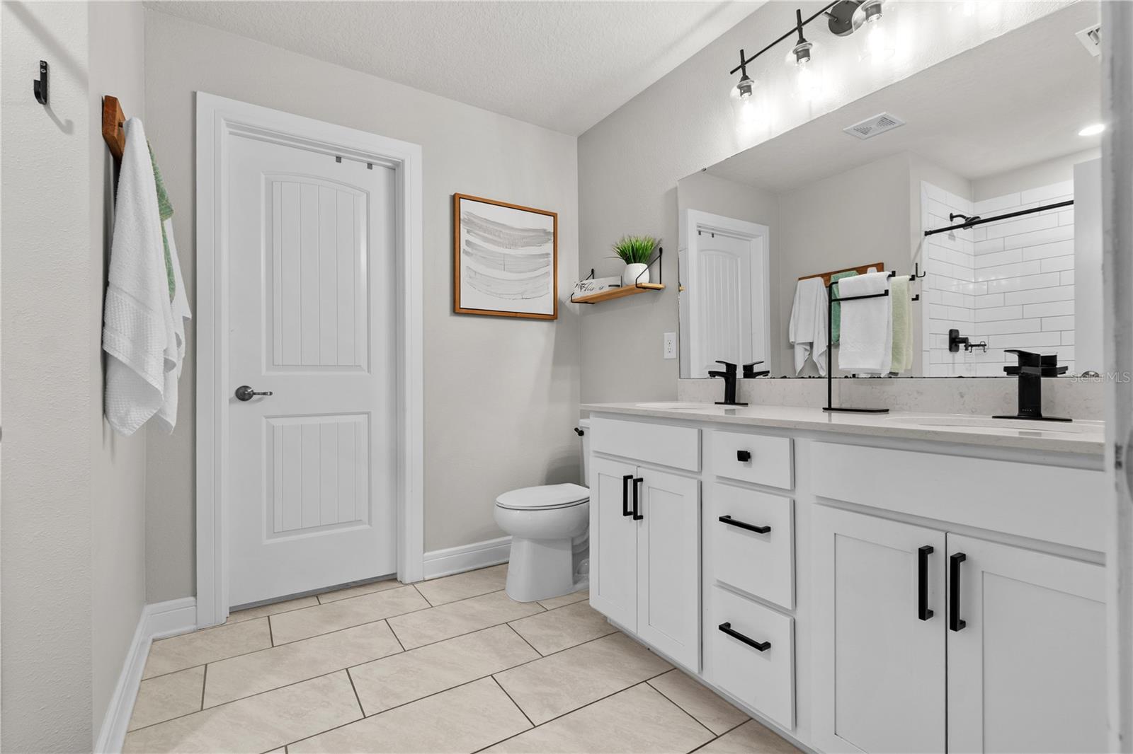 9109 Royal River Cir Property Photo 28