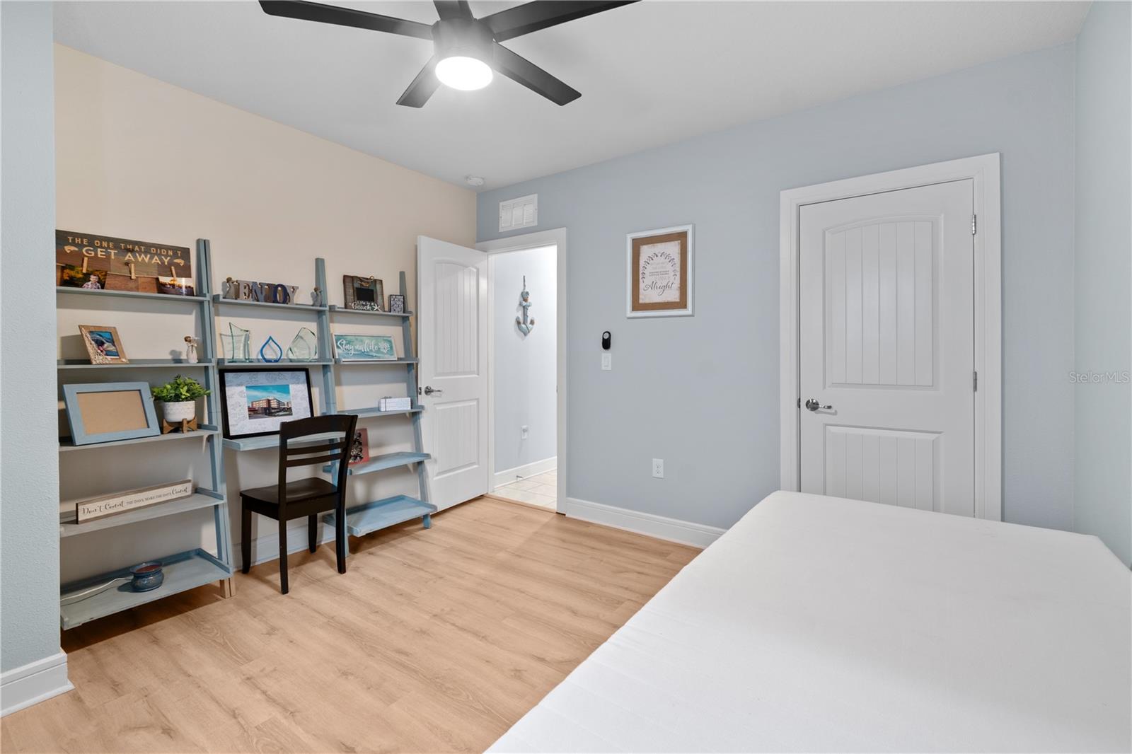 9109 Royal River Cir Property Photo 34