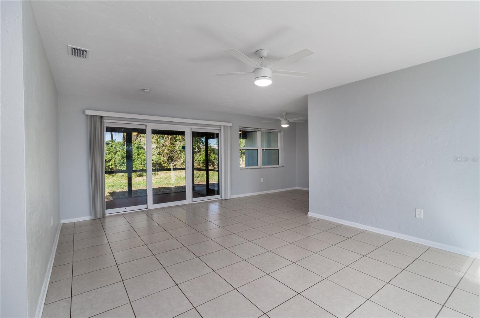 2159 Floyd Ct Property Photo 2