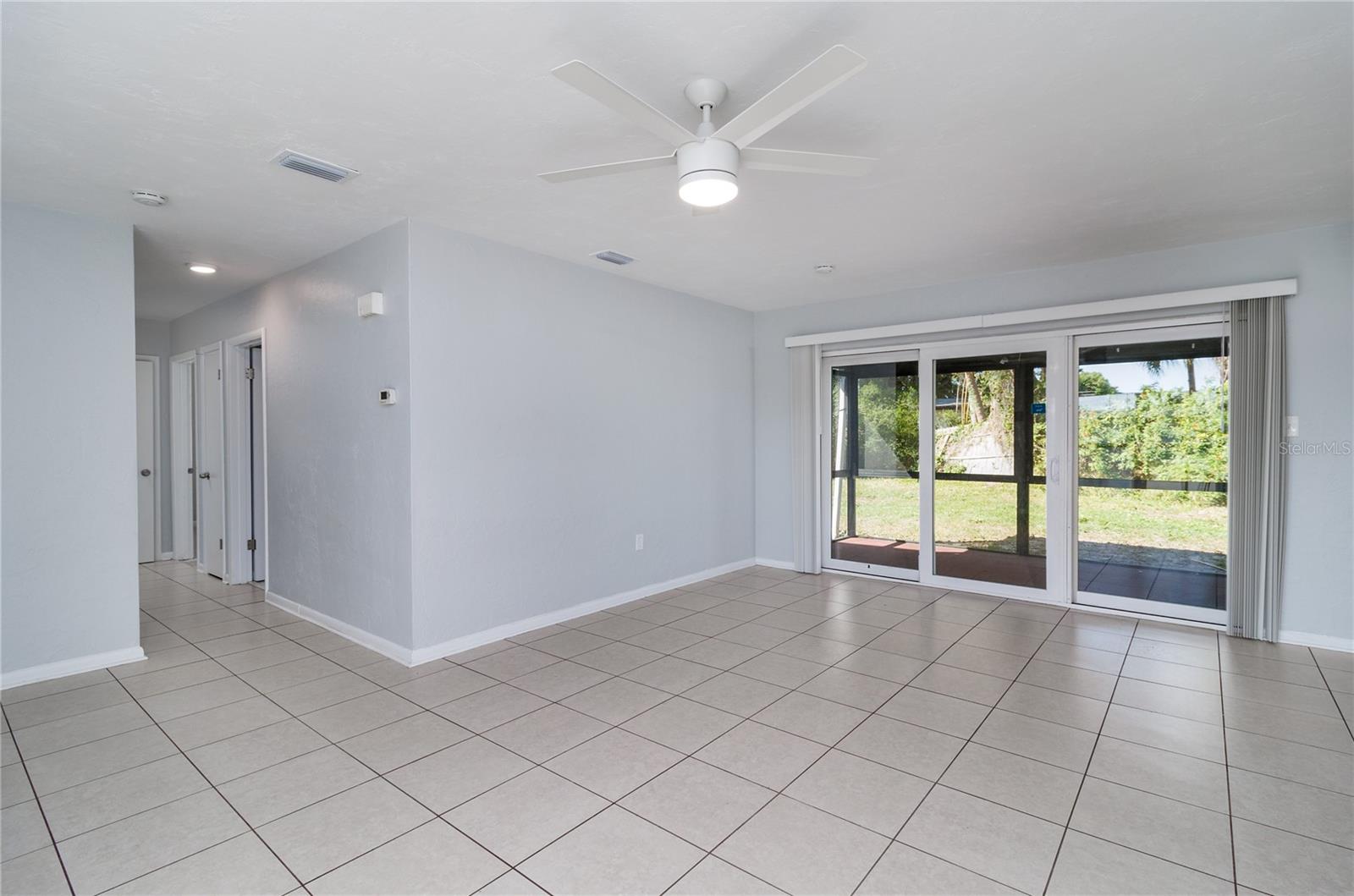 2159 Floyd Ct Property Photo 3