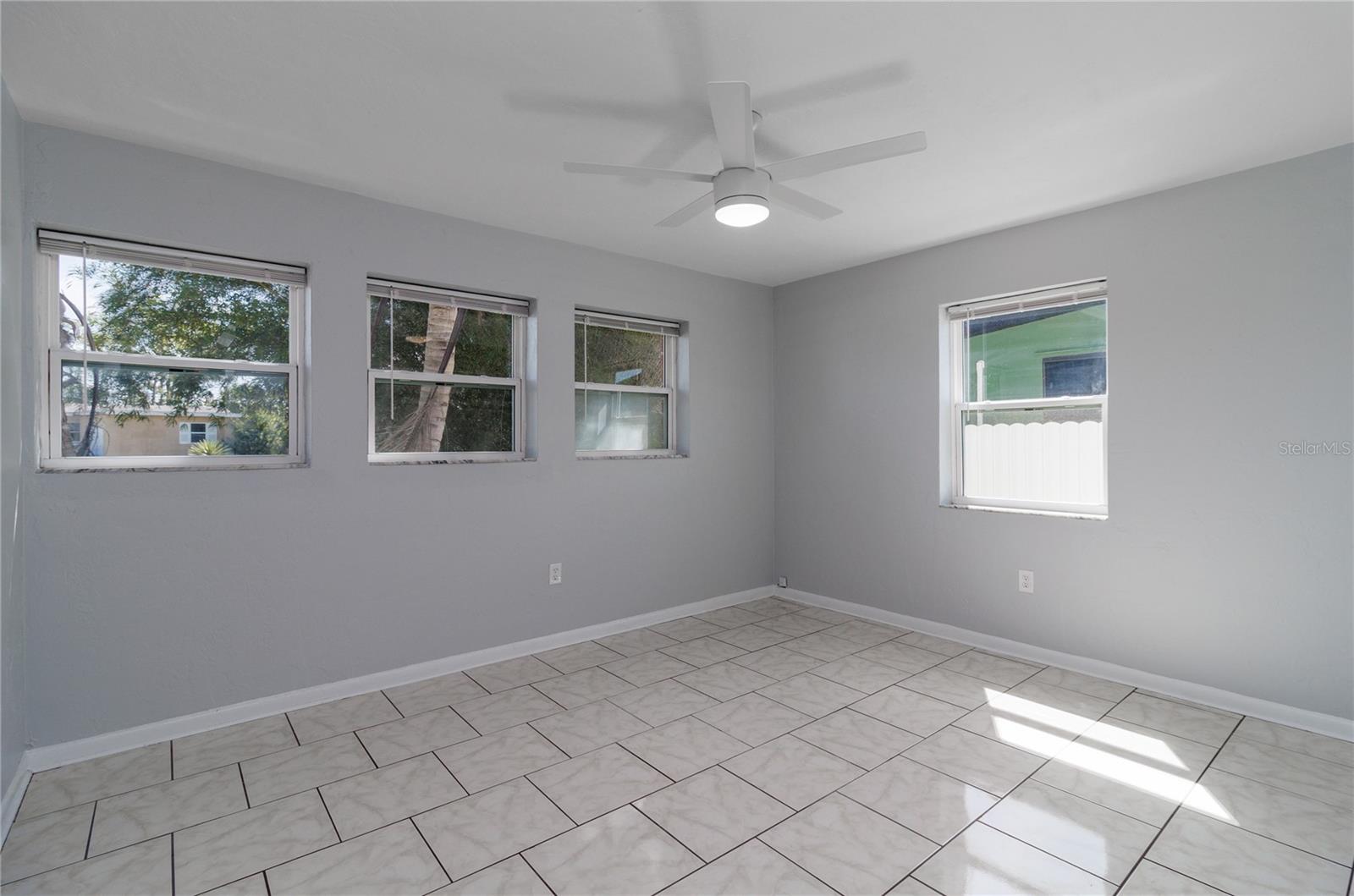 2159 Floyd Ct Property Photo 6