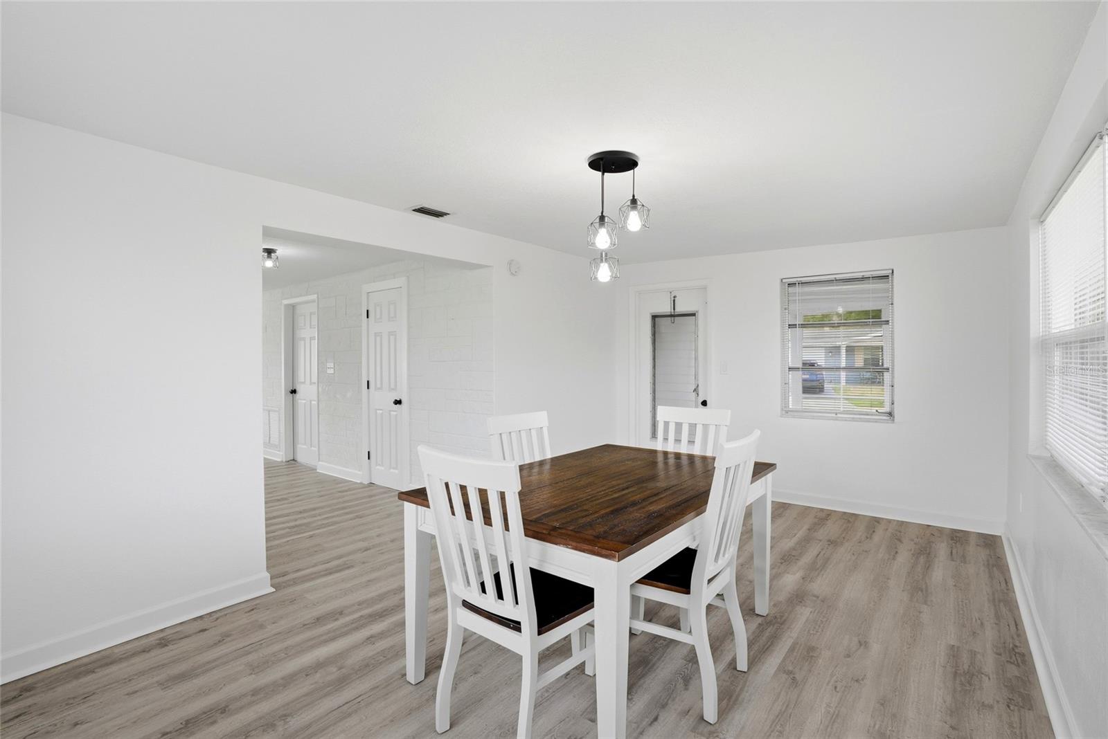 10737 Fillmore Ave Property Photo 15