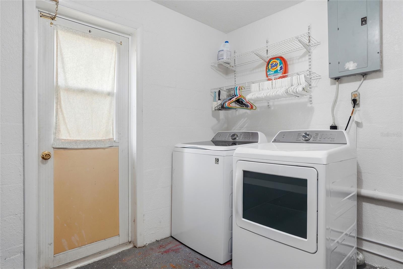 10737 Fillmore Ave Property Photo 26