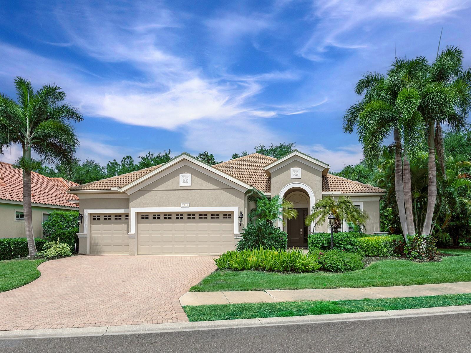 7210 LAKE FOREST GLN Property Photo 1