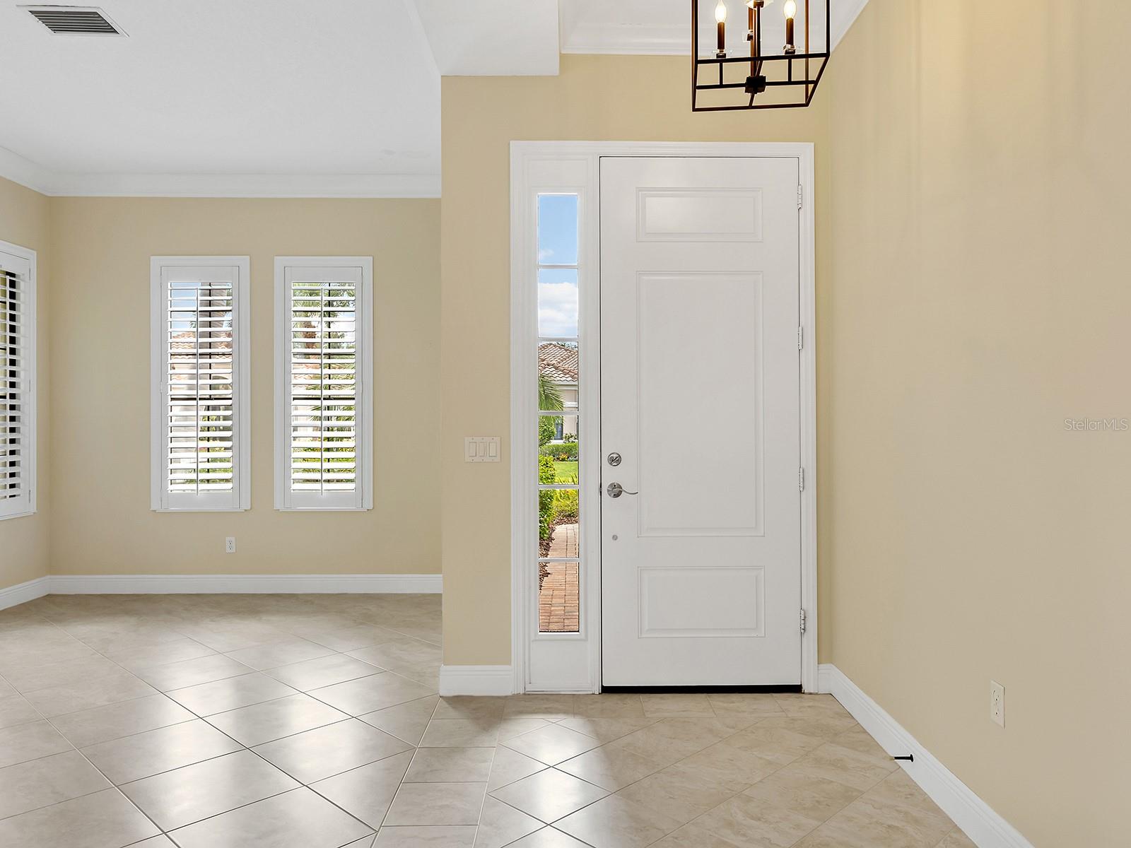 7210 Lake Forest Gln Property Photo 3