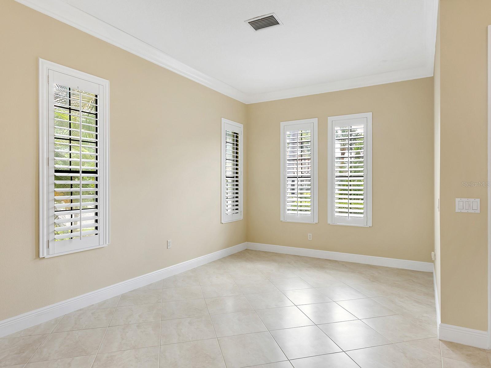 7210 Lake Forest Gln Property Photo 5