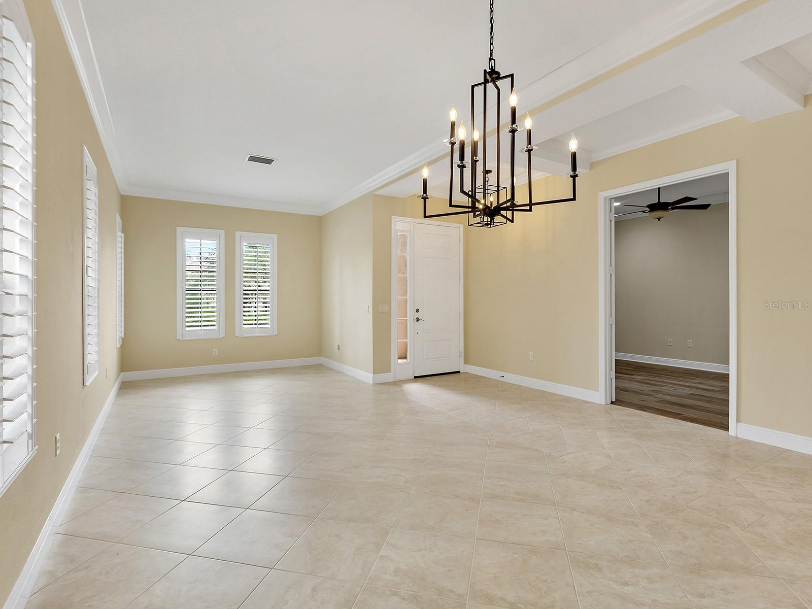 7210 Lake Forest Gln Property Photo 7